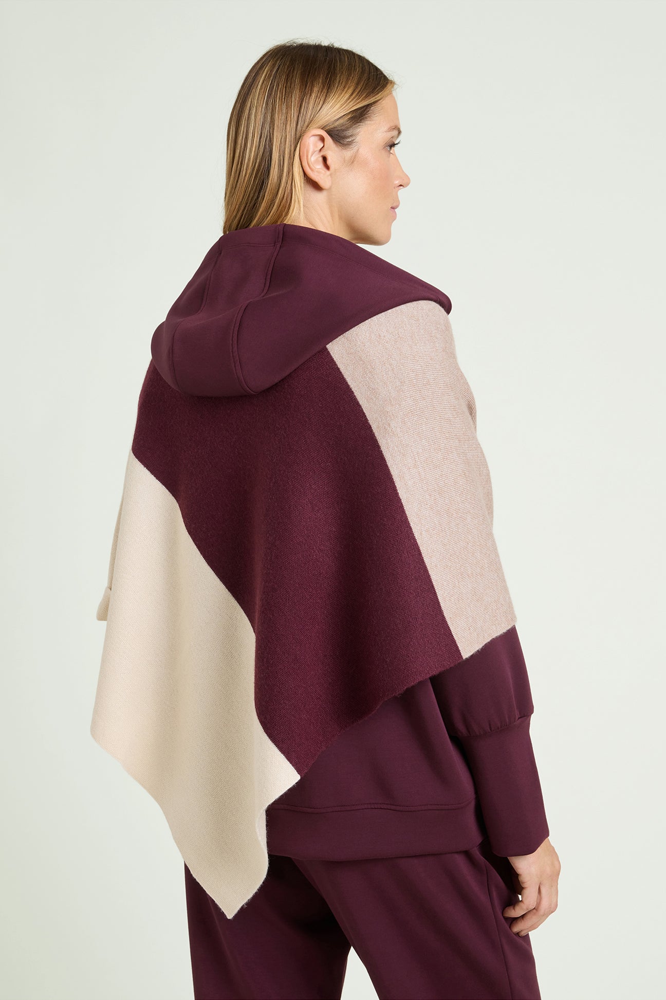 MANTELLA IN MAGLIA COLOR BLOCK