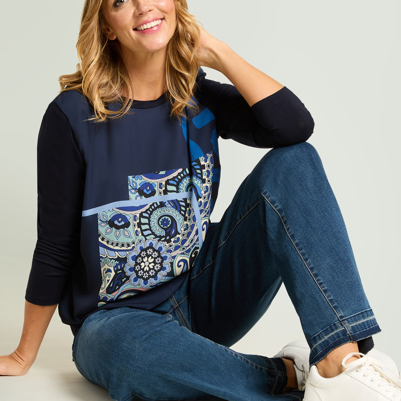 T-SHIRT CON STAMPA PAISLEY