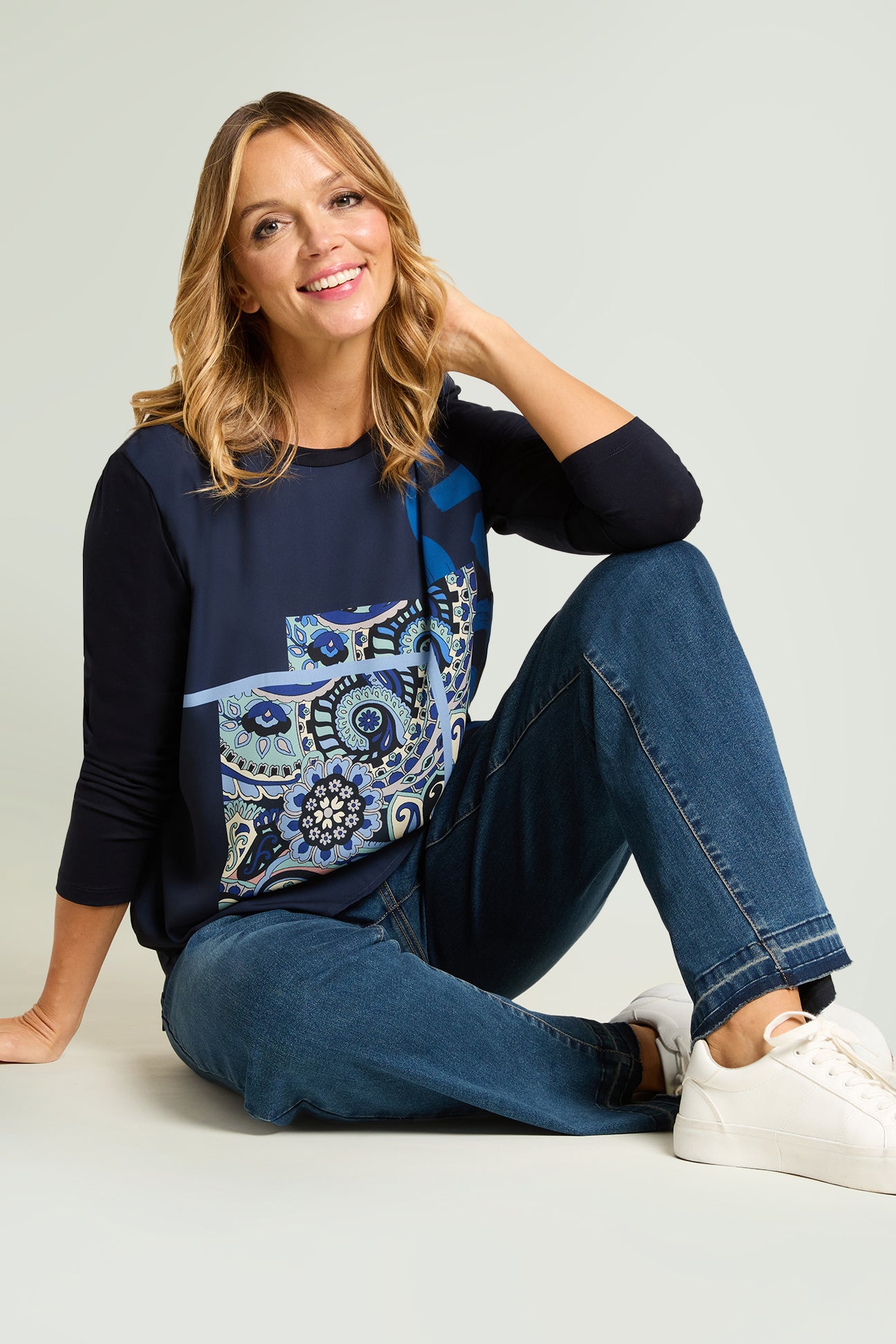 T-SHIRT CON STAMPA PAISLEY