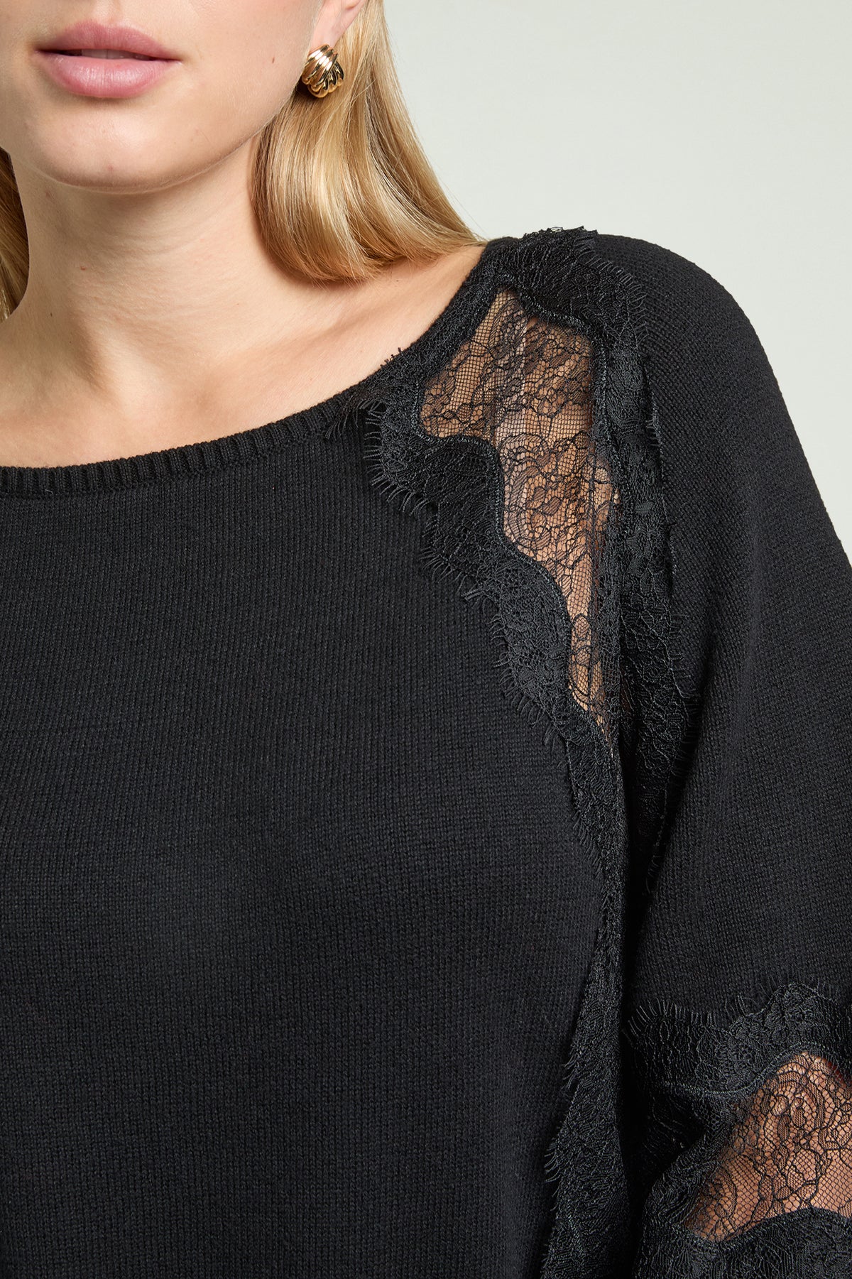MAGLIA CON INTARSI IN PIZZO