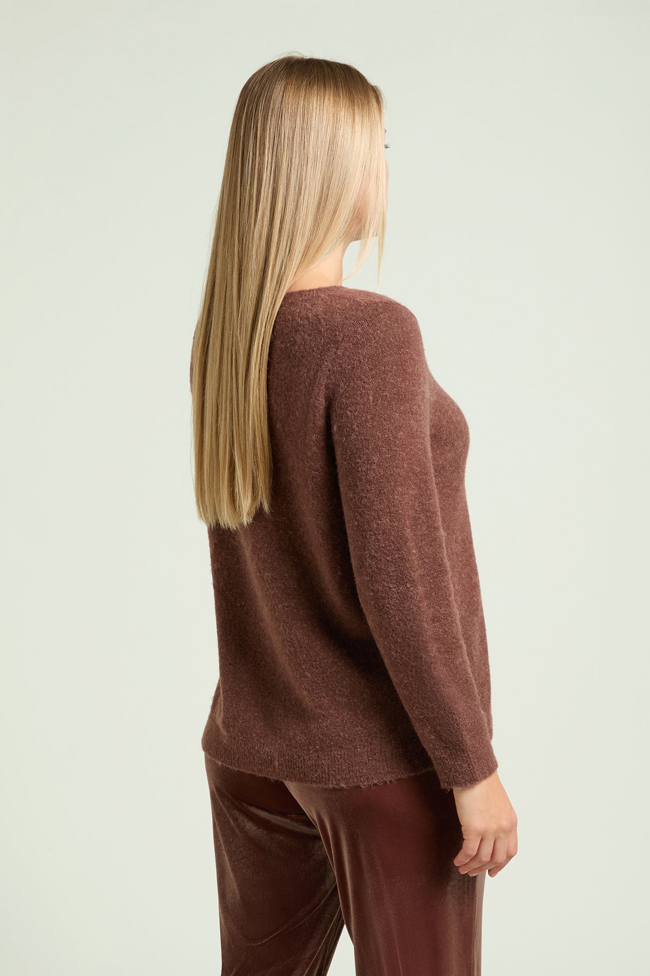 MAGLIA IN LANA E ALPACA RICAMATA A MANO