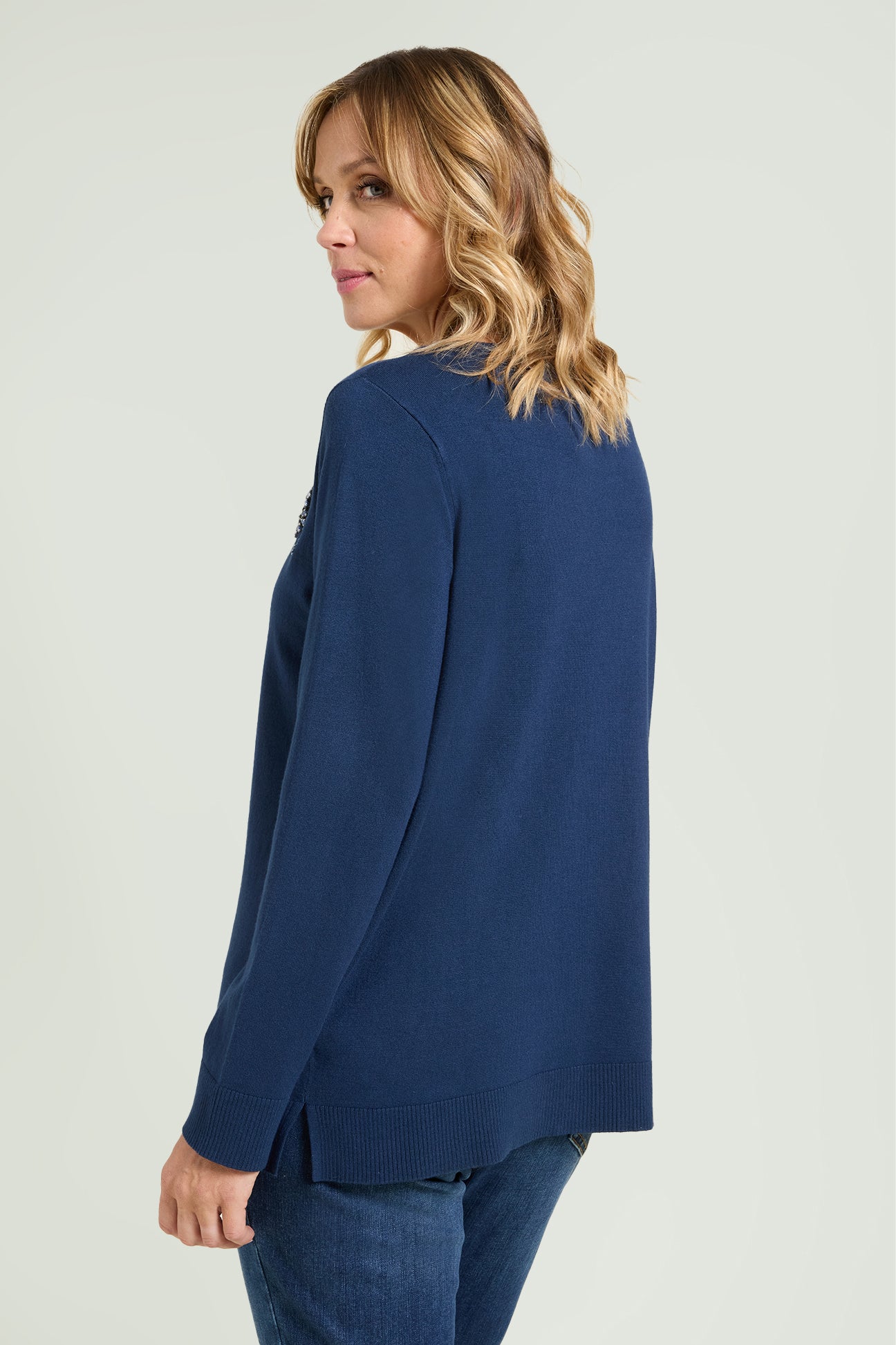 MAGLIA RICAMATA A MANO