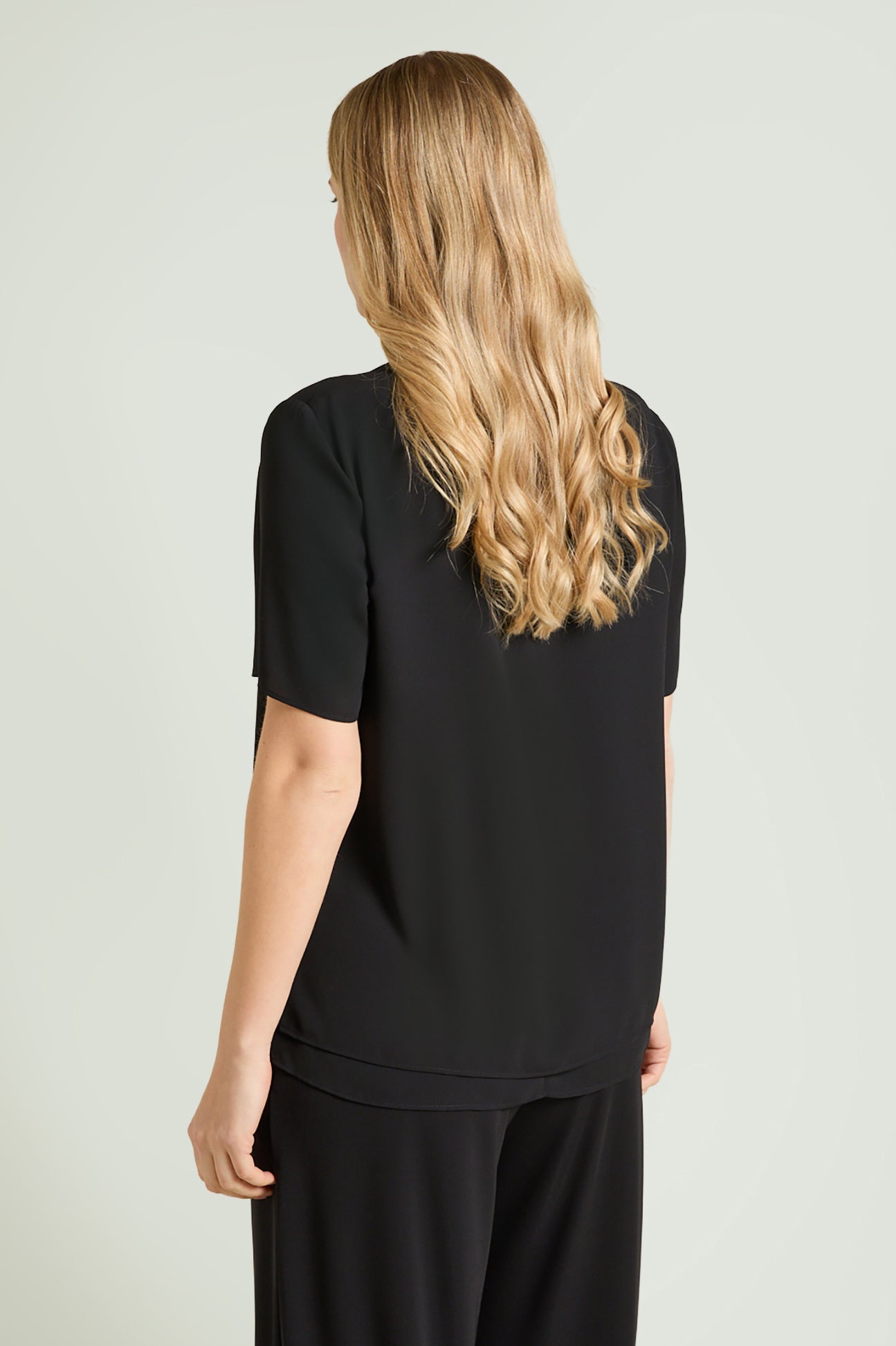 BLUSA CON VOLANT