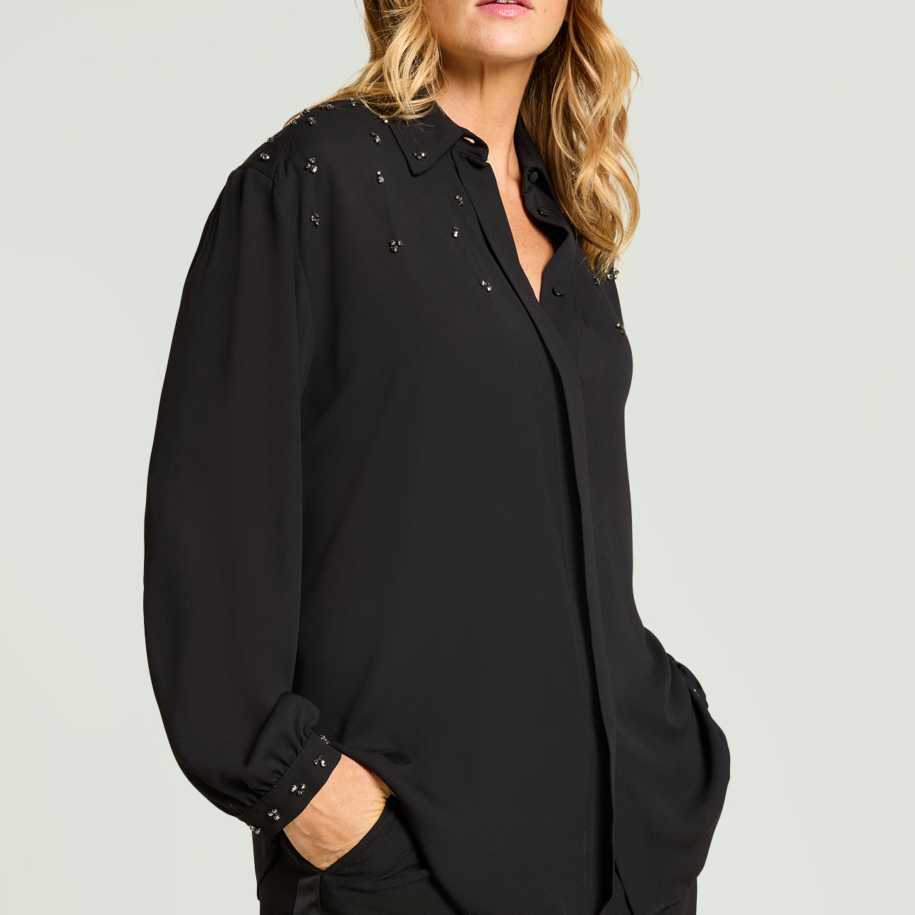 CAMICIA RICAMATA A MANO