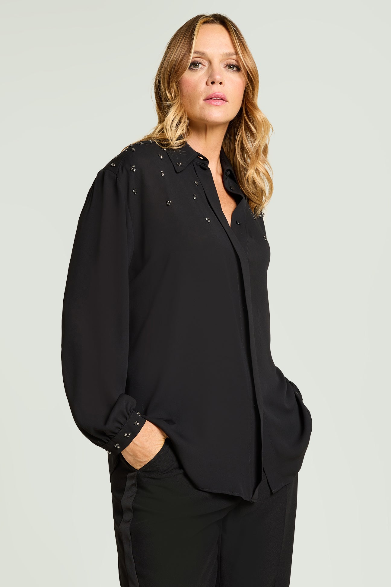 CAMICIA RICAMATA A MANO