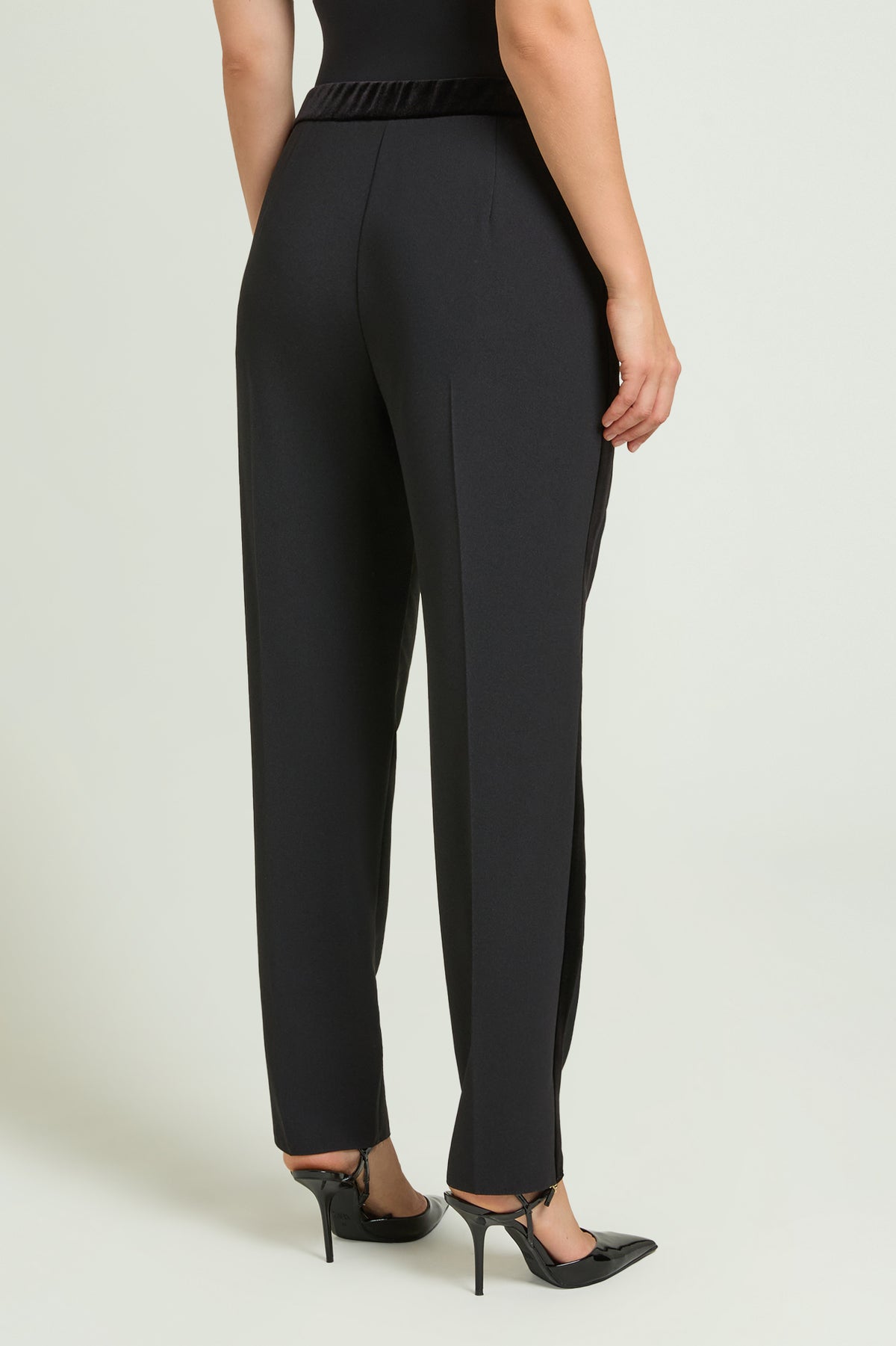 PANTALONI IN CREPE CON DETTAGLI IN VELLLUTO