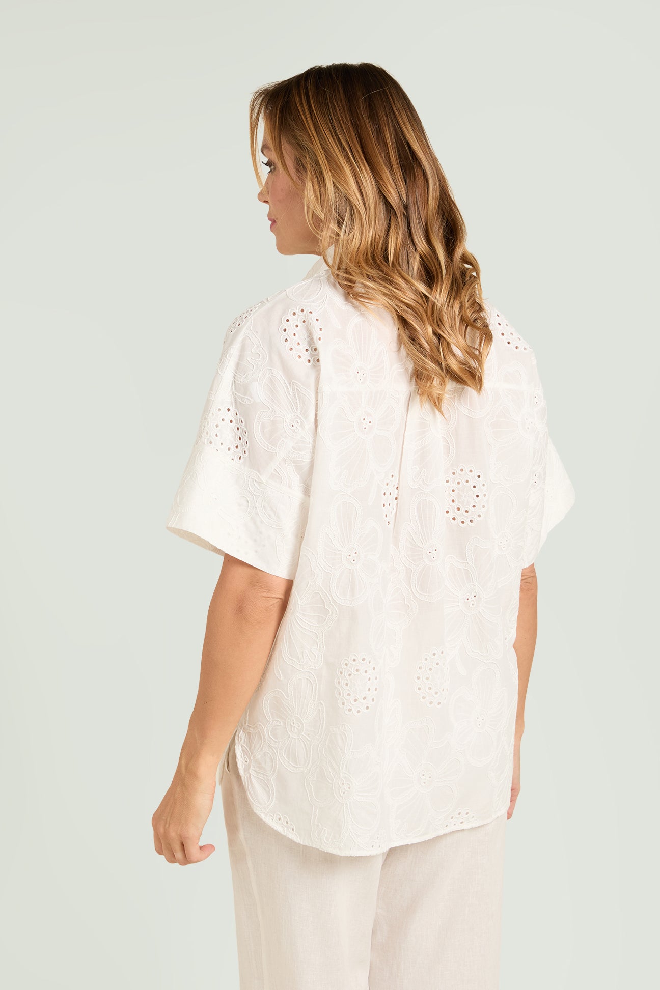 CAMICIA IN MUSSOLA RICAMATA