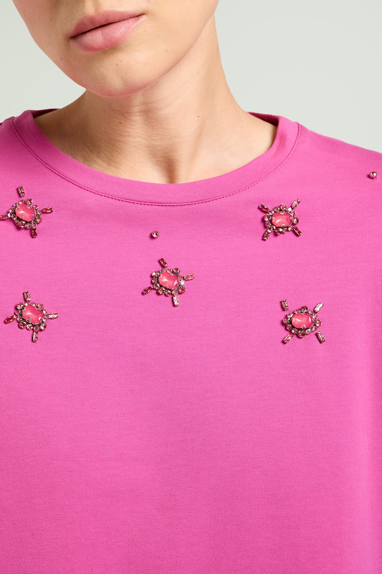 FELPA RICAMATA A MANO