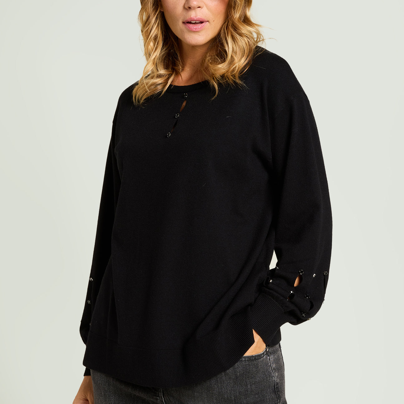 MAGLIA "CUT OUT" RICAMATA A MANO