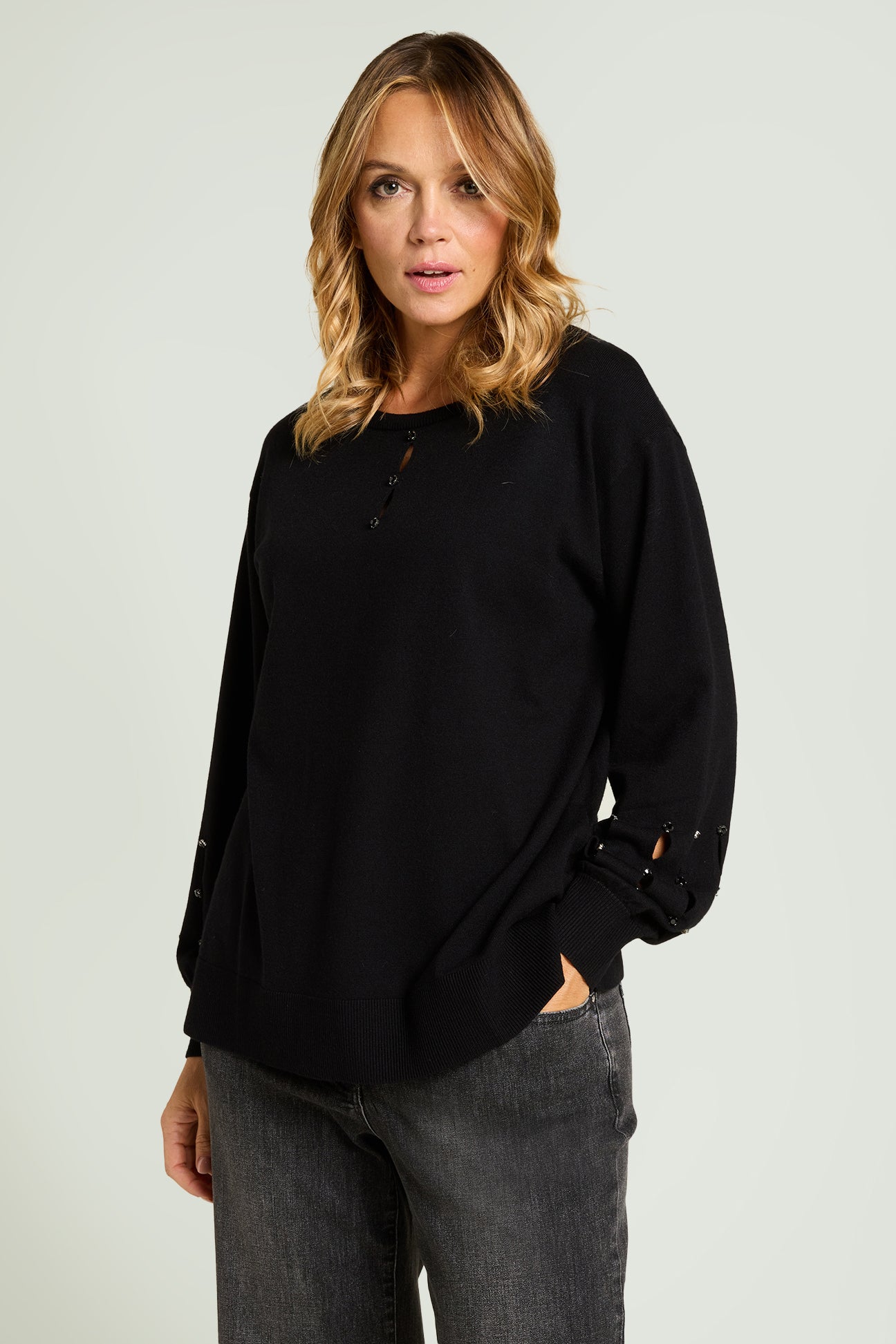 MAGLIA "CUT OUT" RICAMATA A MANO