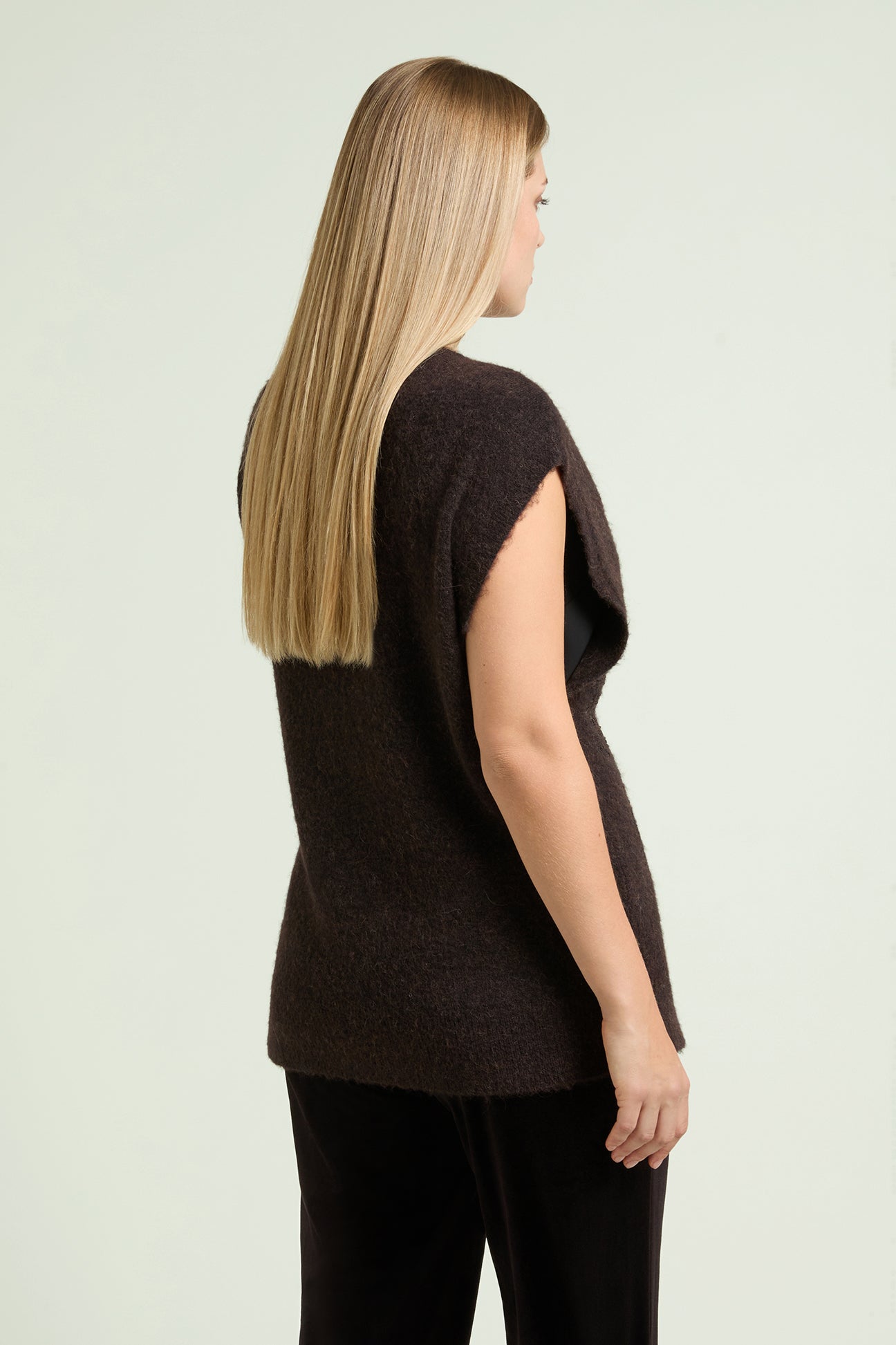 MAGLIA IN LANA E ALPACA RICAMATA A MANO