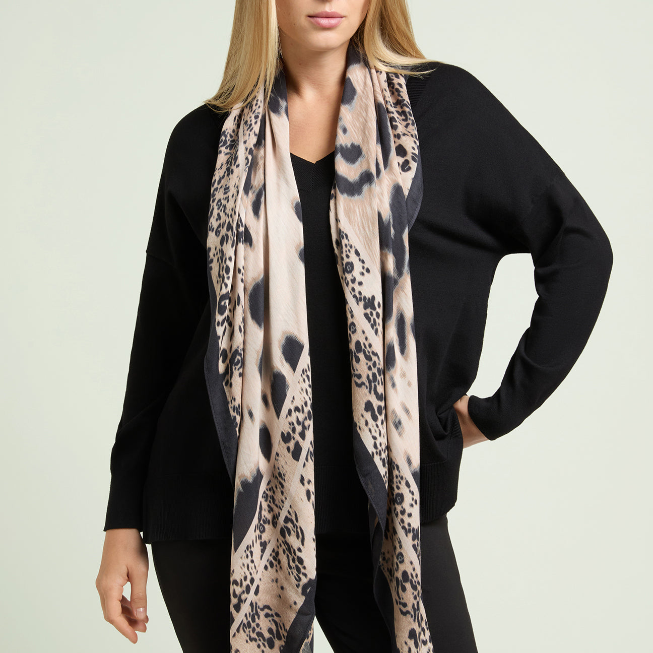 SCIARPA-FOULARD CON STAMPA ANIMALIER