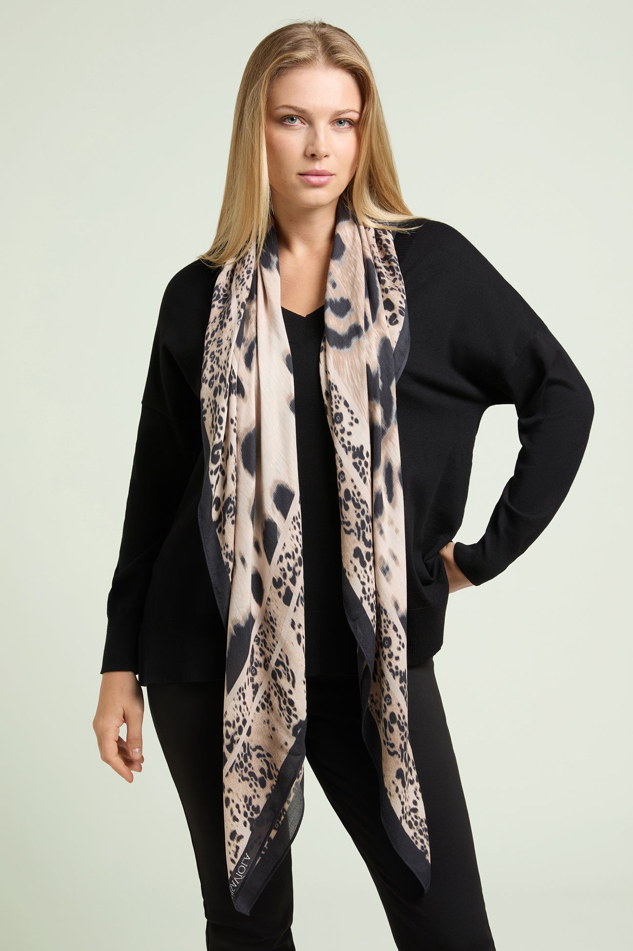 SCIARPA-FOULARD CON STAMPA ANIMALIER
