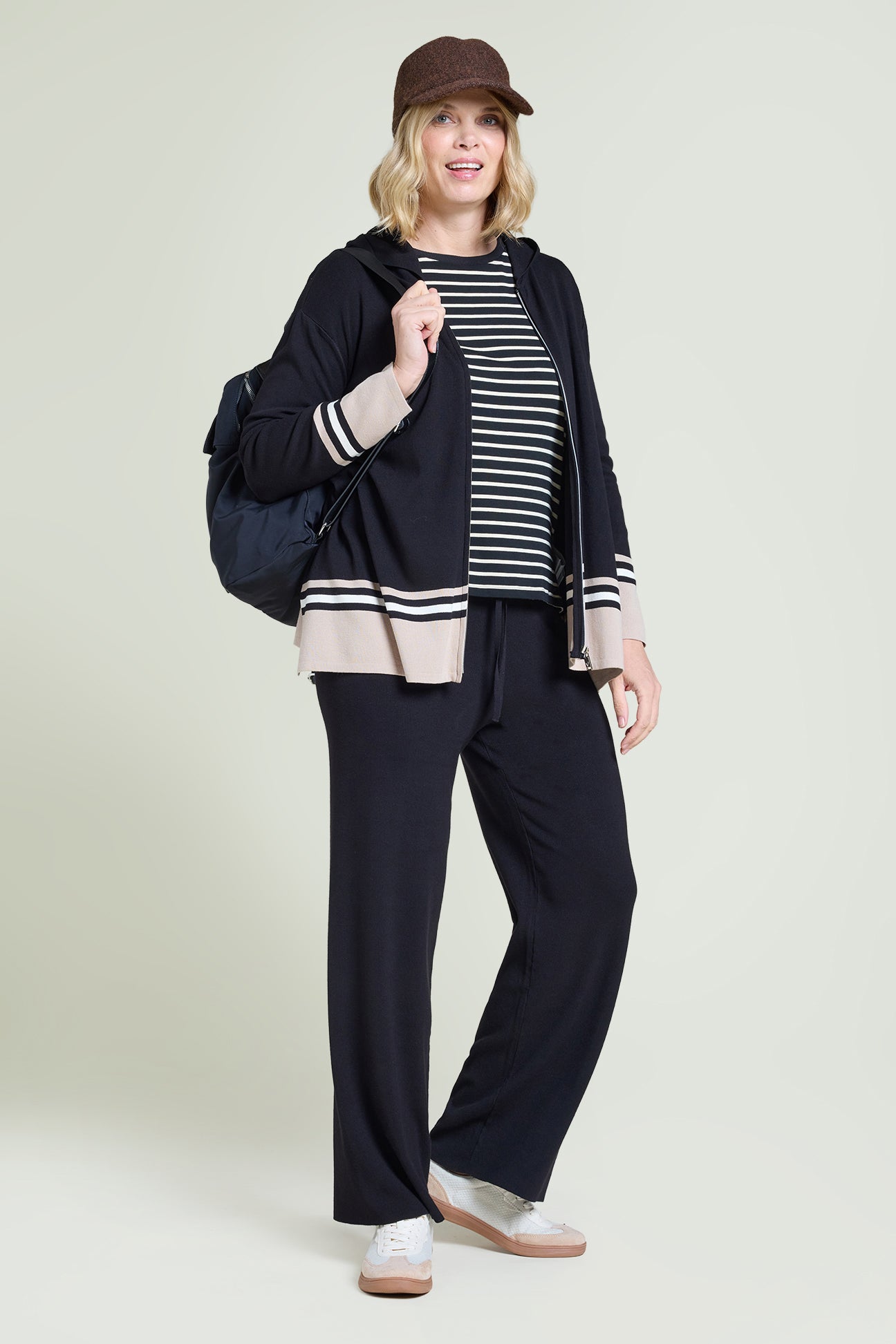 CARDIGAN CON ZIP E CAPPUCCIO