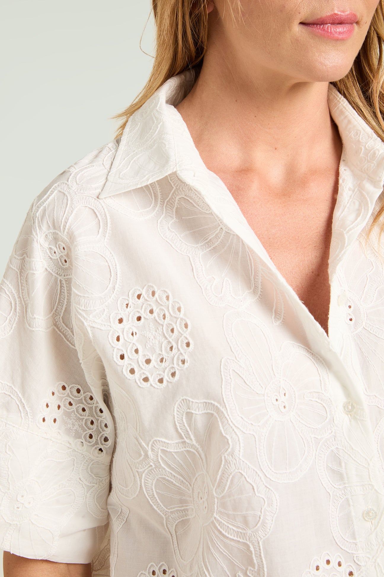 CAMICIA IN MUSSOLA RICAMATA