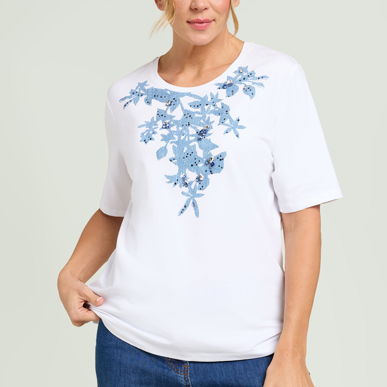 T-SHIRT STAMPATA CON CASTONI E STRASS