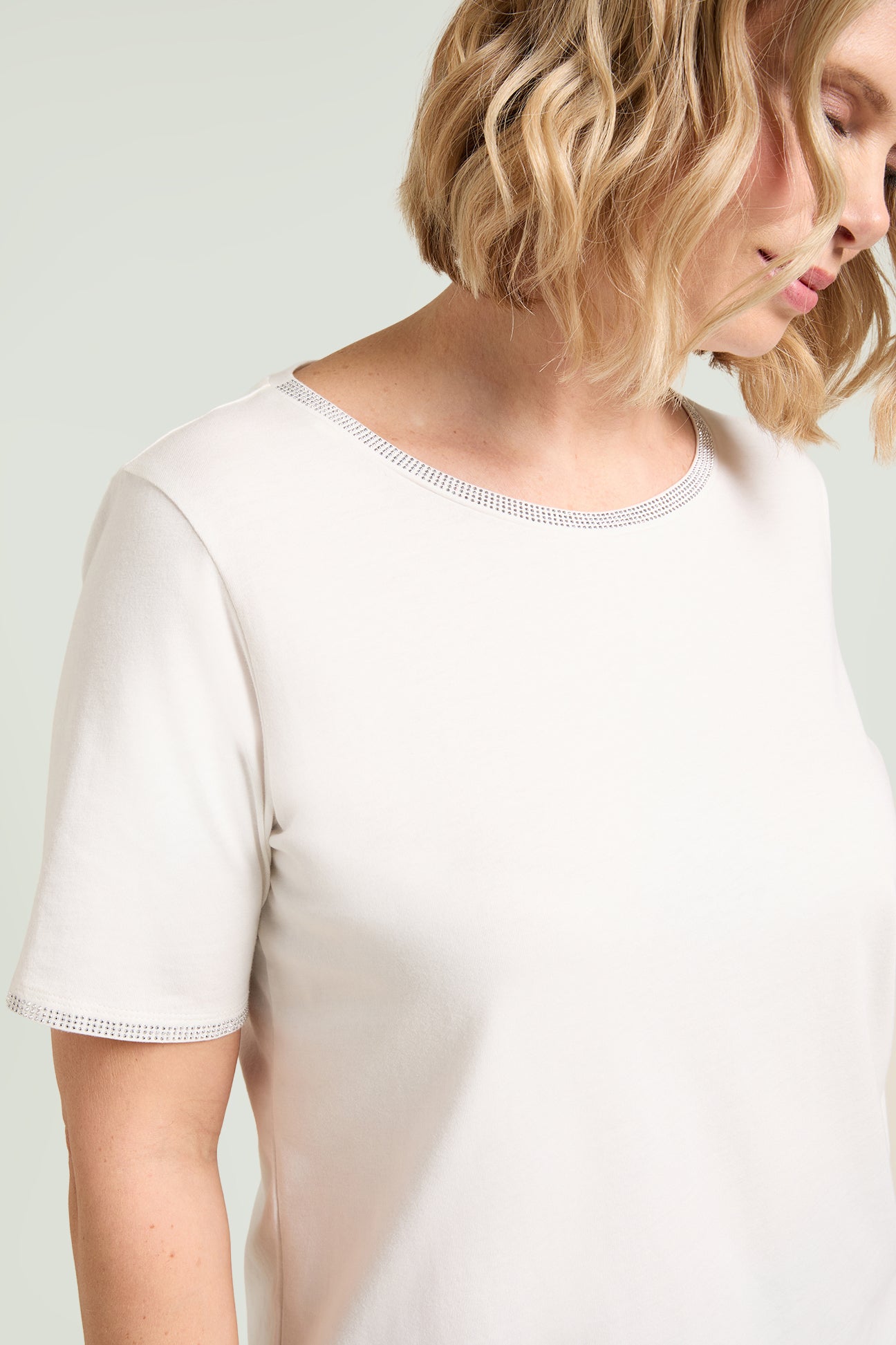 T-SHIRT CON PUNTI LUCE
