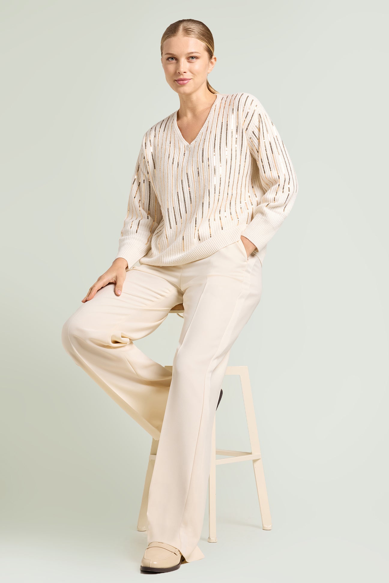 MAGLIA RICAMATA CON PAILLETTES DEGRADE'