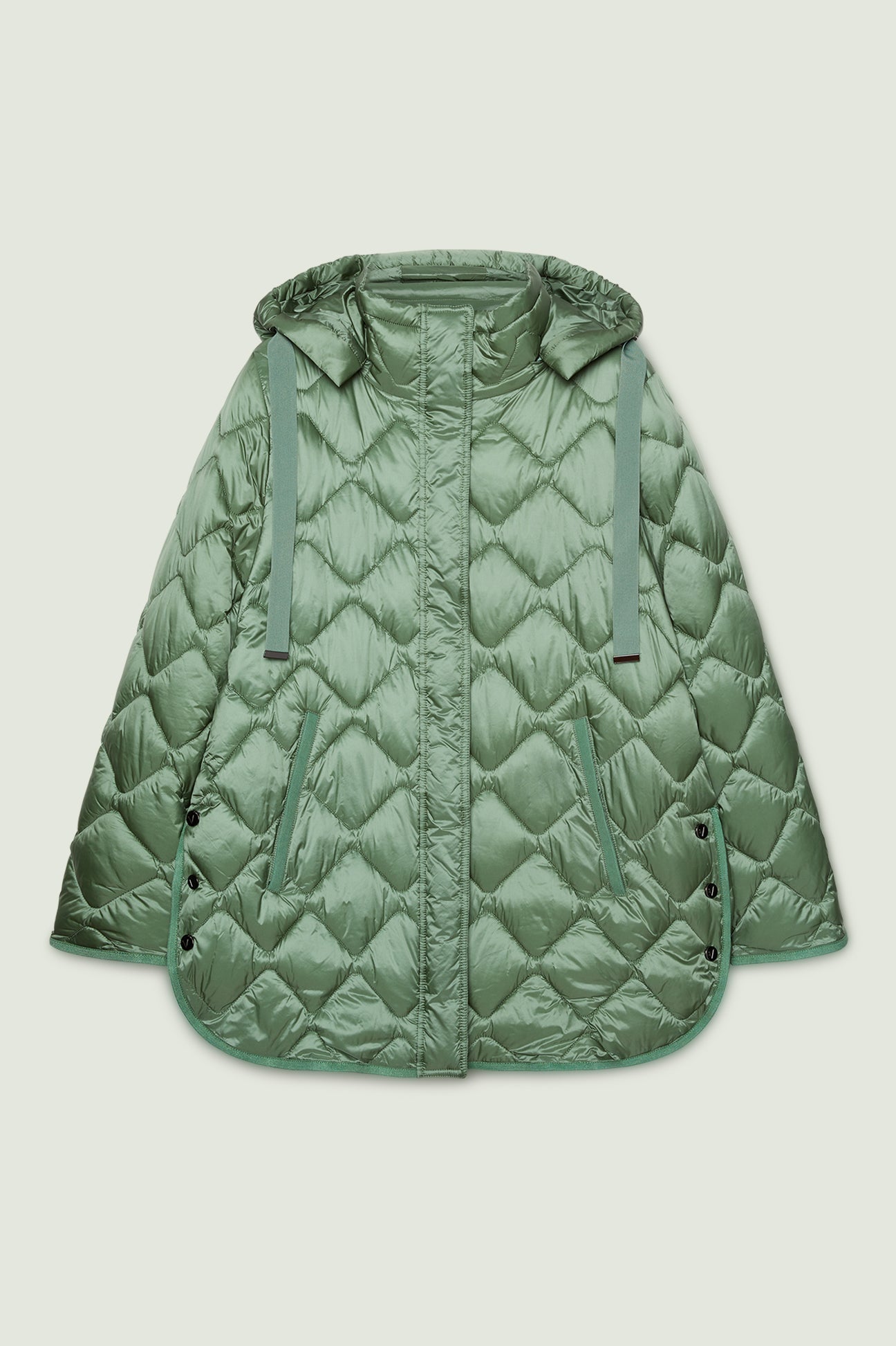 PIUMINO CON SPACCHI E CAPPUCCIO STACCABILE