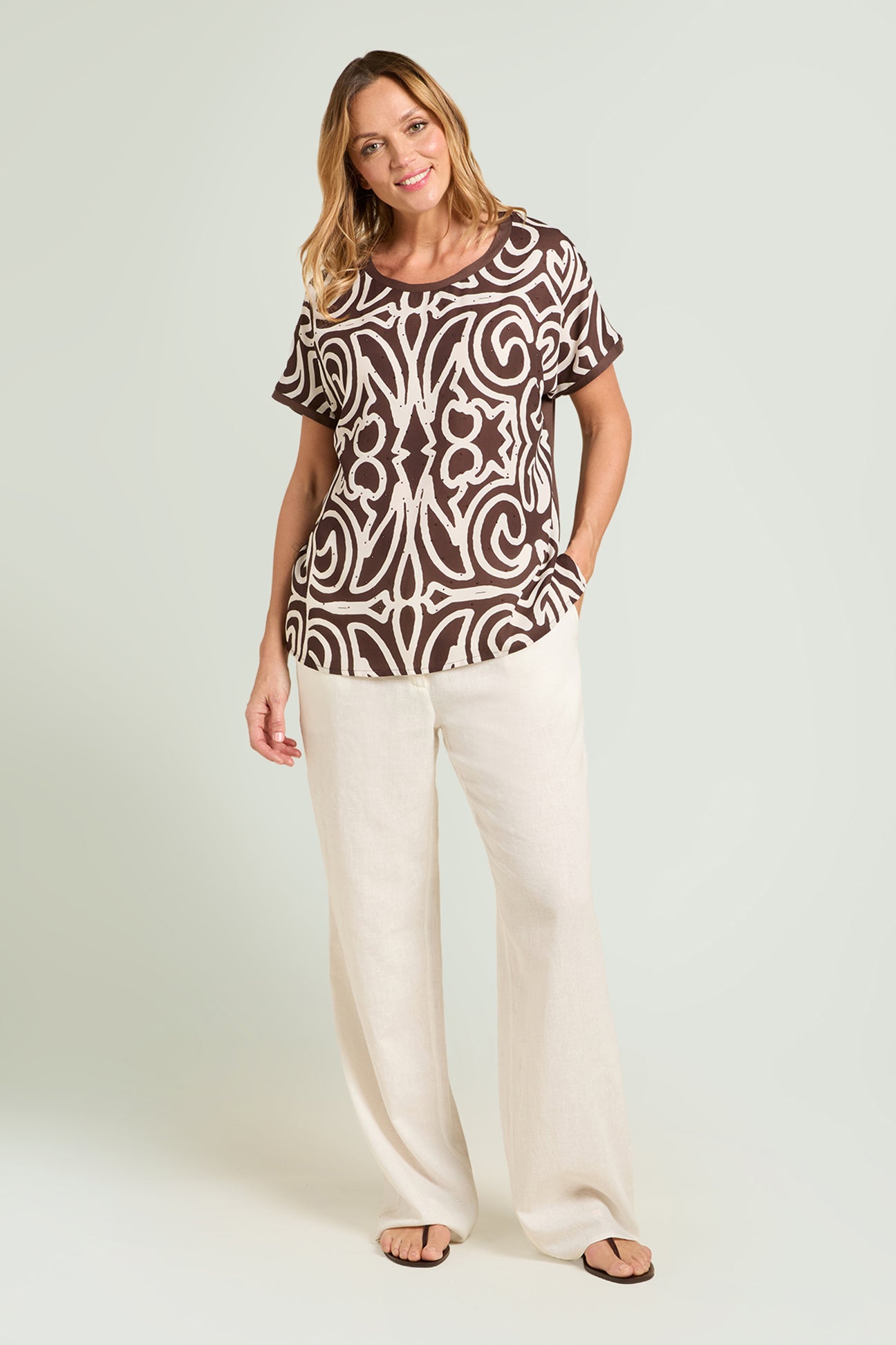 T-SHIRT STAMPATA CON PUNTI LUCE