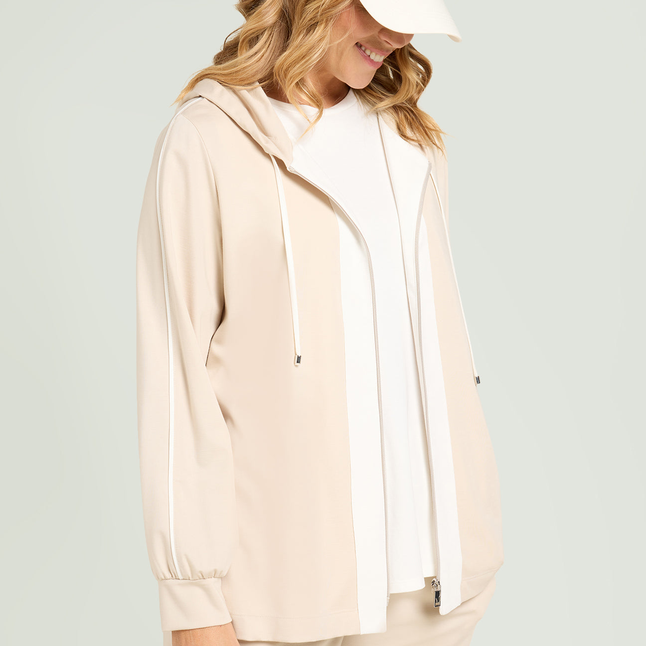 FELPA IN TECNOVISCOSA CON CAPPUCCIO