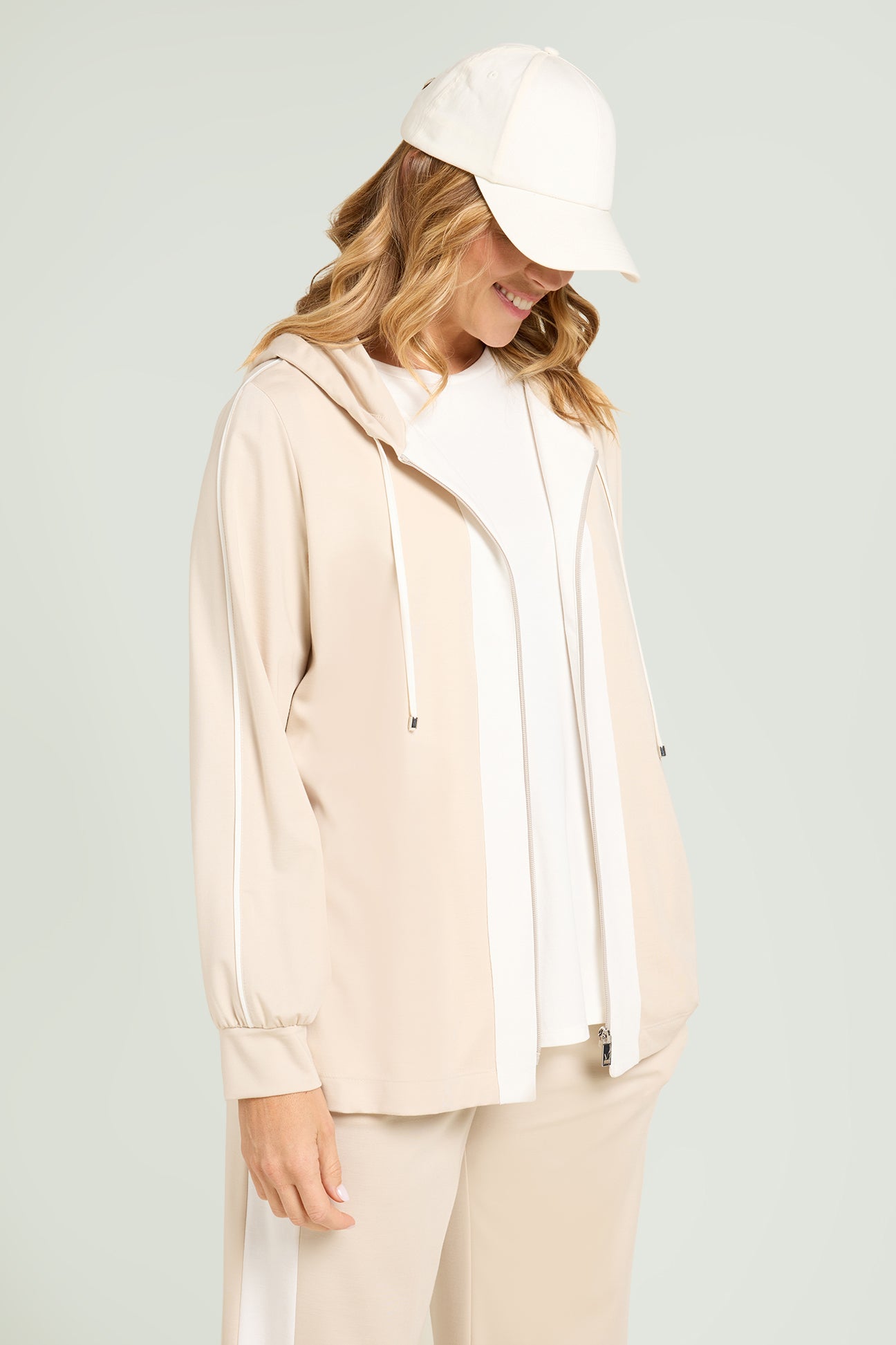 FELPA IN TECNOVISCOSA CON CAPPUCCIO