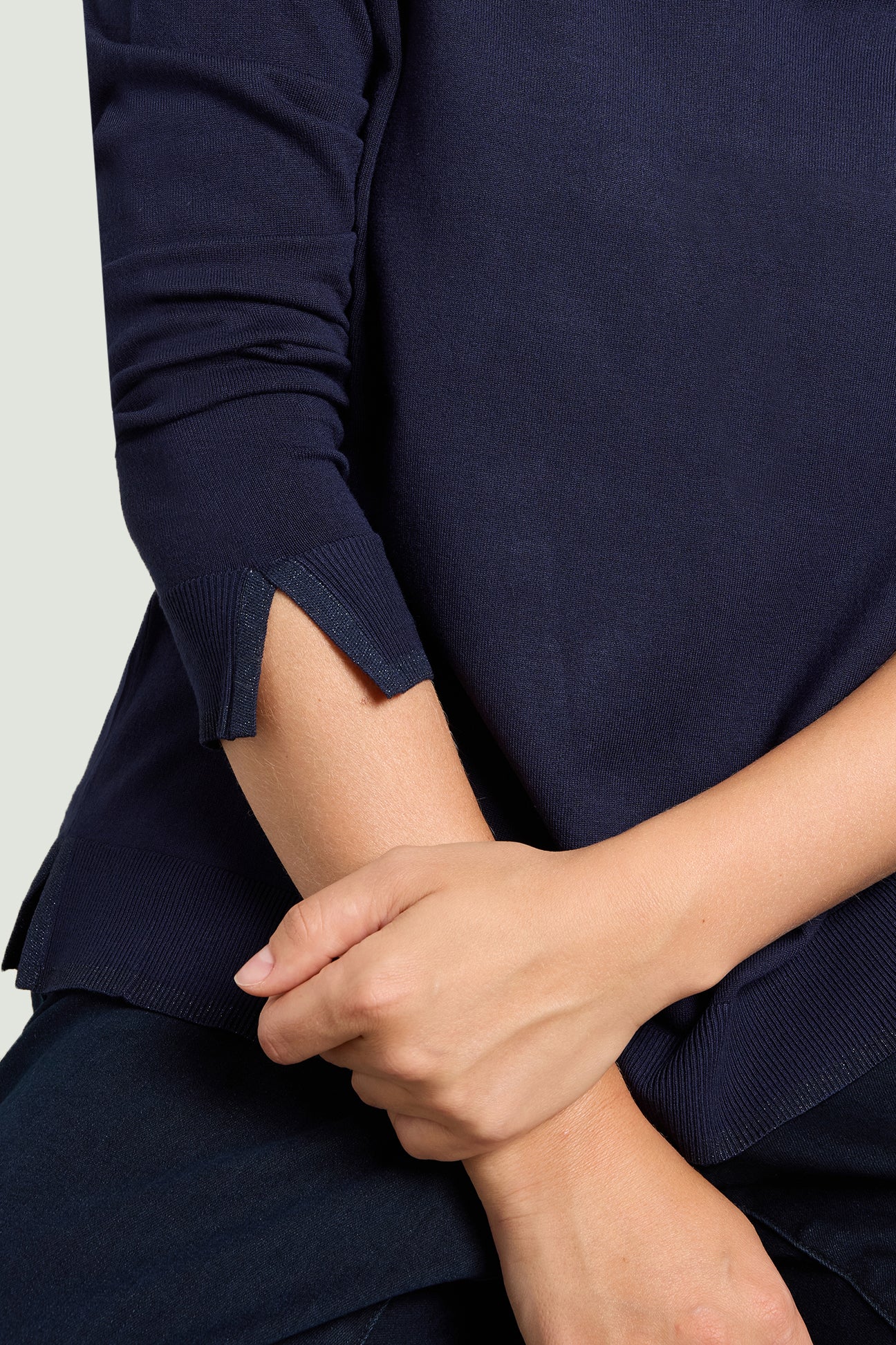 MAGLIA CON SCOLLO A "V" IN VISCOSA COMFORT