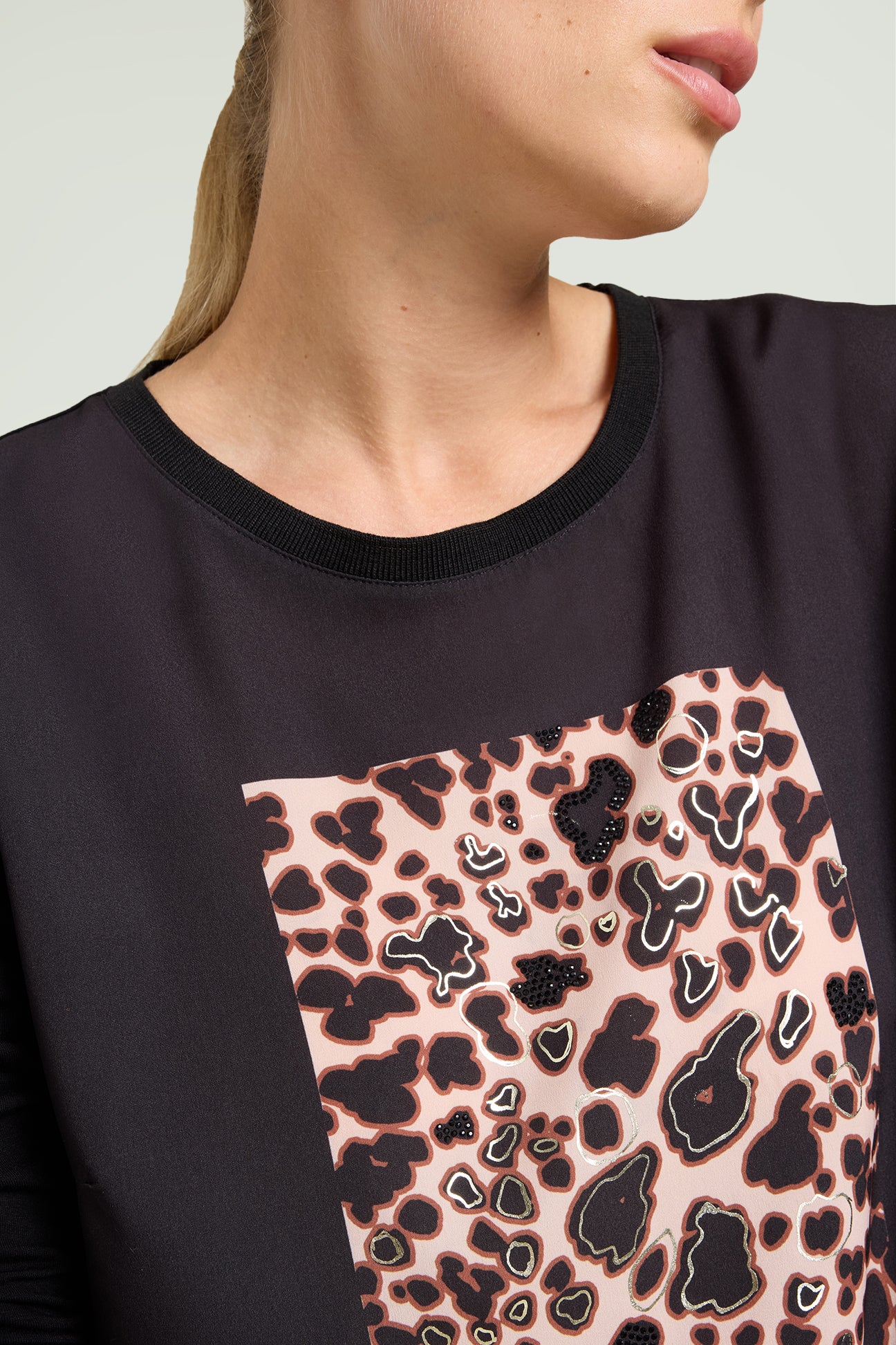 T-SHIRT CON STAMPA ANIMALIER