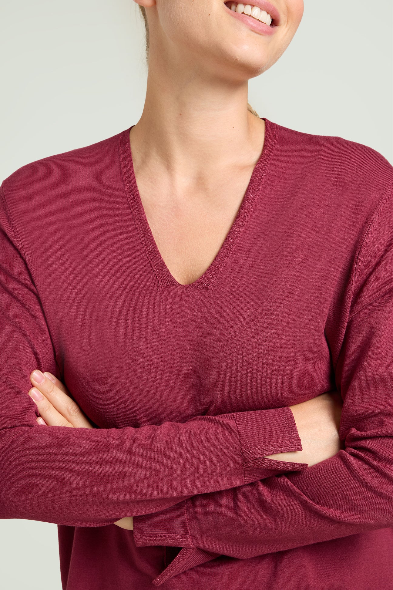 MAGLIA CON SCOLLO A "V" IN VISCOSA COMFORT