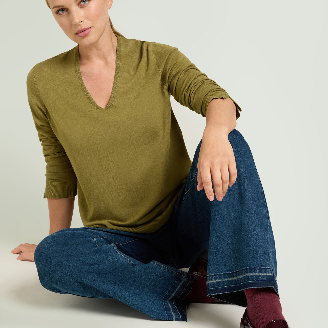 MAGLIA CON SCOLLO A "V" IN VISCOSA COMFORT