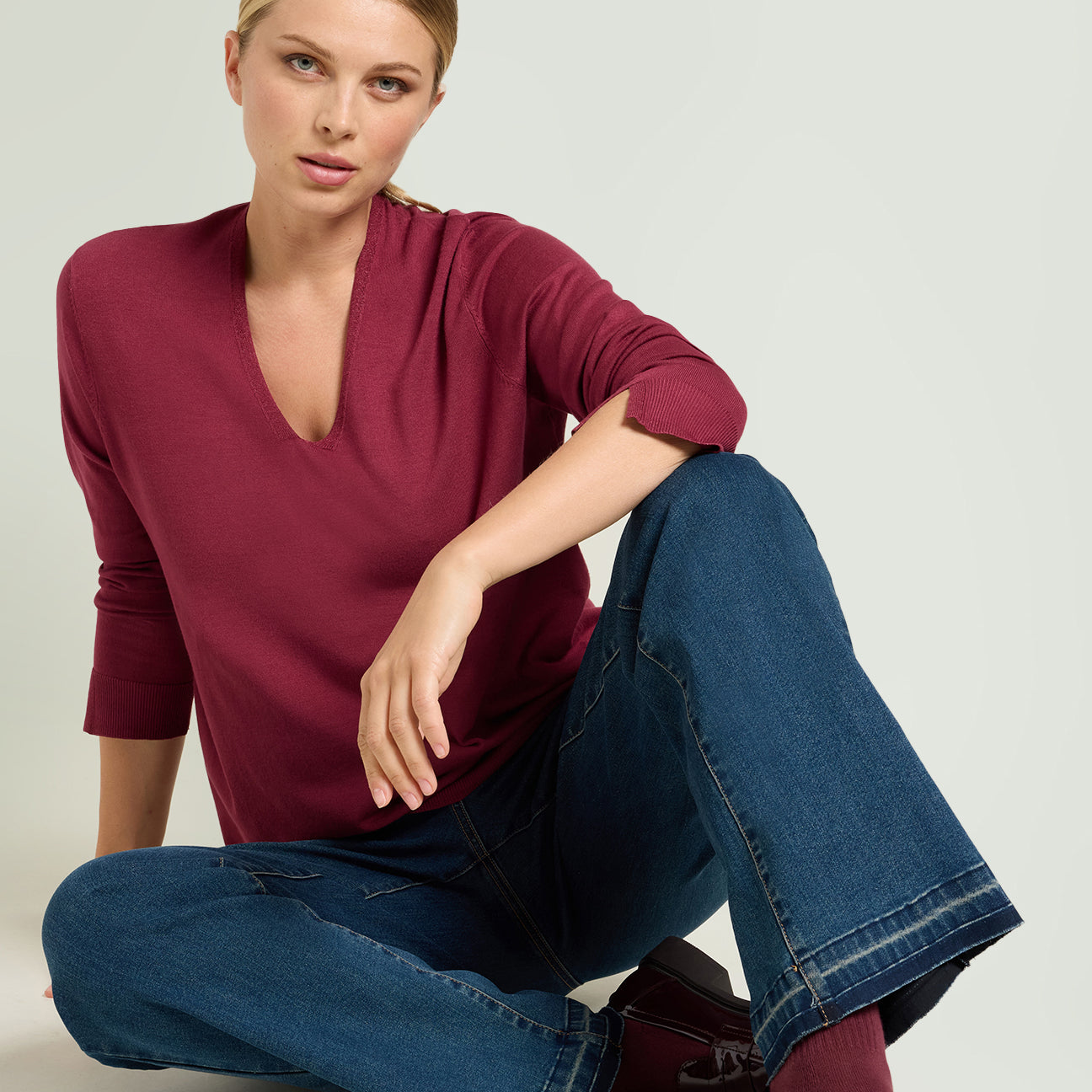 MAGLIA CON SCOLLO A "V" IN VISCOSA COMFORT