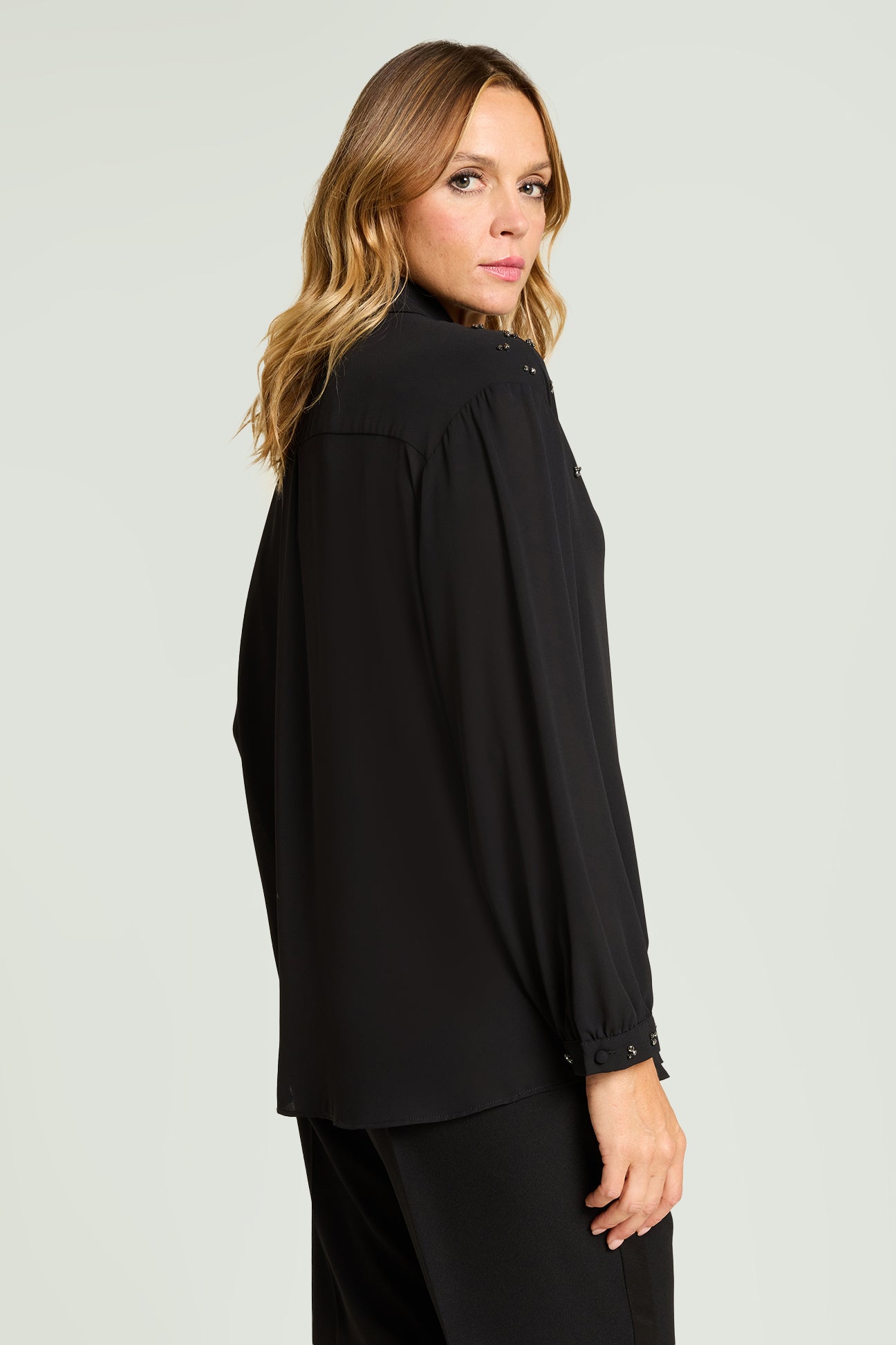 CAMICIA RICAMATA A MANO