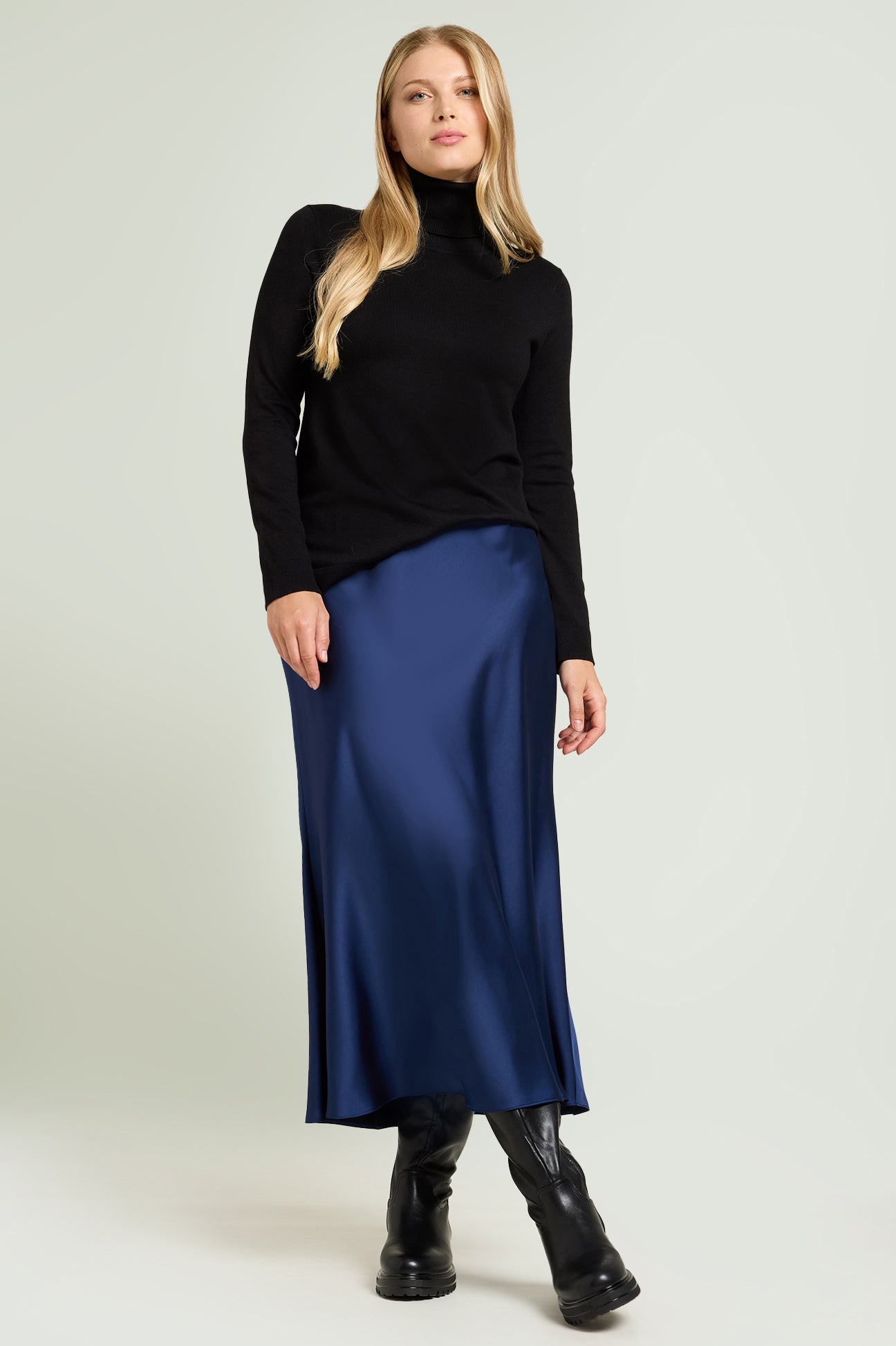 GONNA LUNGA IN SATIN