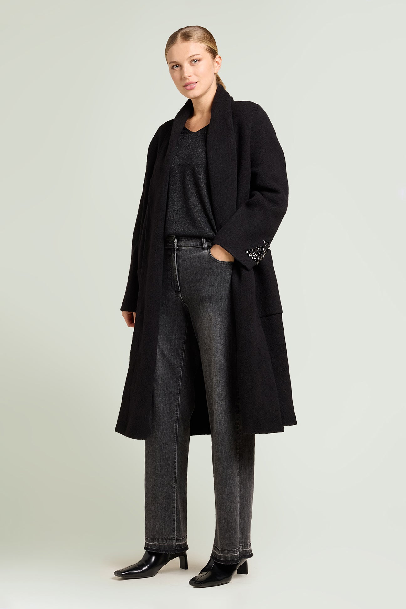 CAPPOTTO IN MAGLIA RICAMATO A MANO