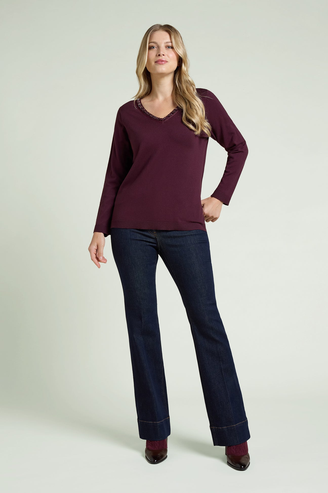 MAGLIA IN VISCOSA COMFORT RICAMATA