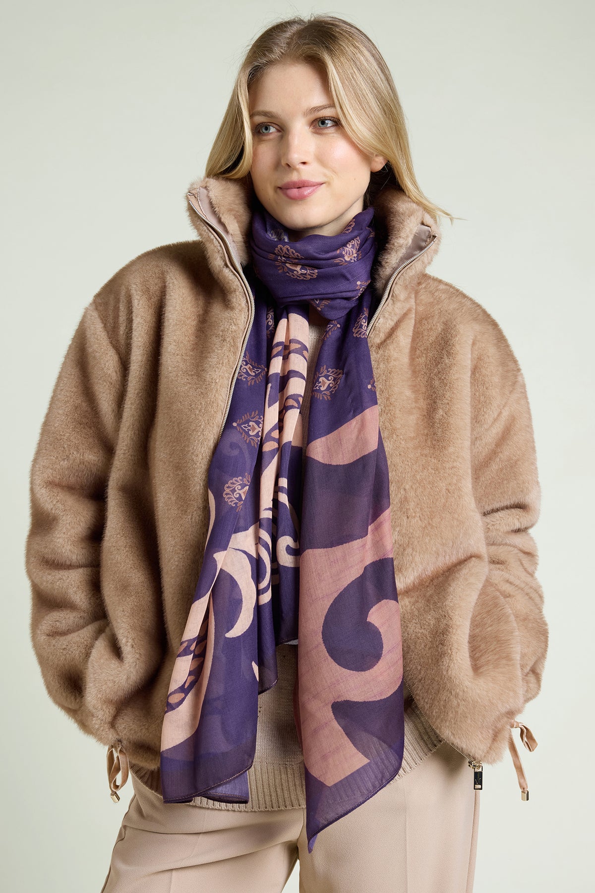 SCIARPA-FOULARD CON STAMPA DECO'