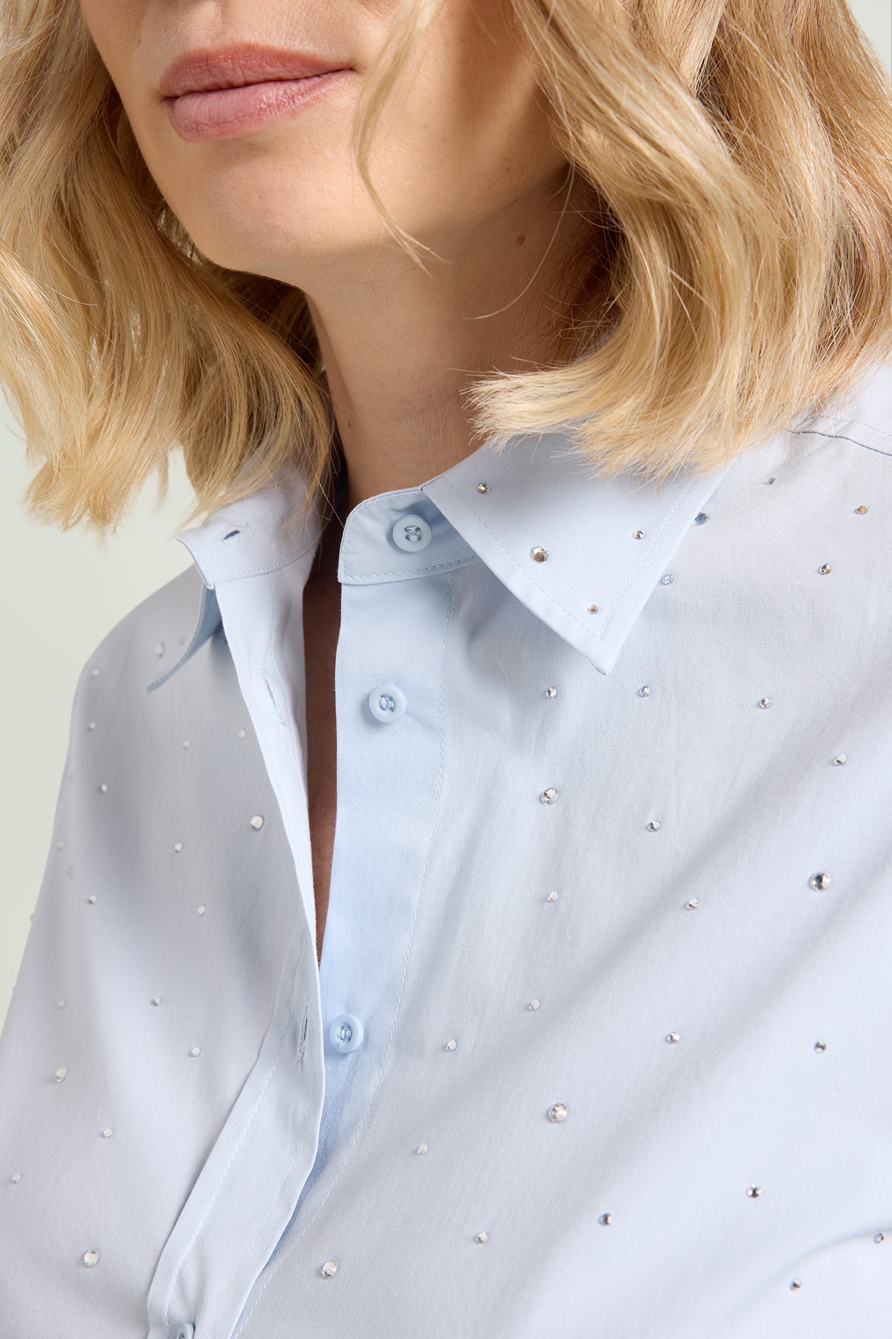 CAMICIA IN POPELINE CON PUNTI LUCE