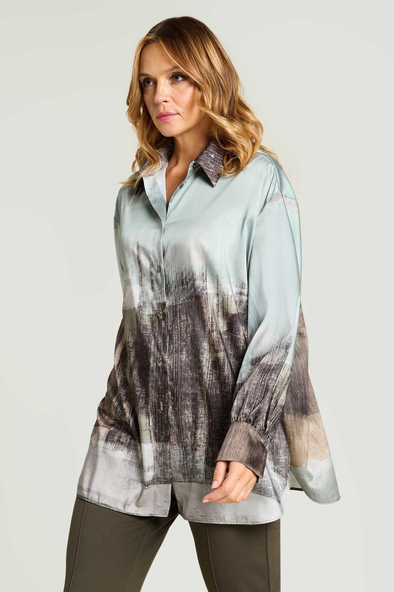 Camicia con Stampa Pittorica: Eleganza e Arte