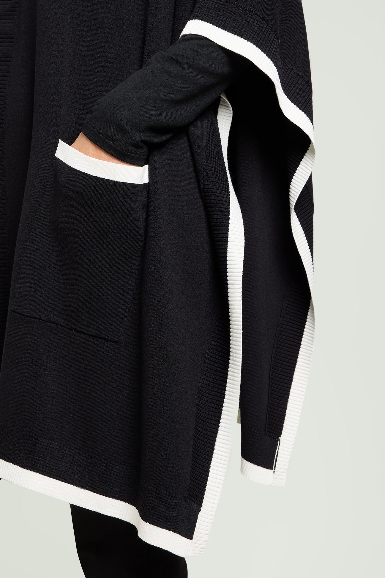 MANTELLA CON BORDI A CONTRASTO