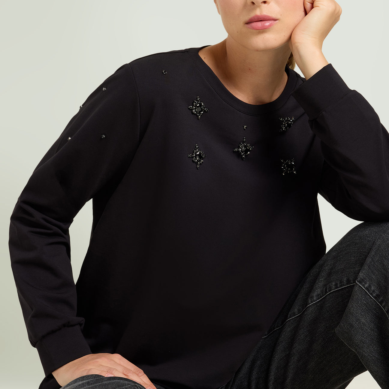 FELPA RICAMATA A MANO