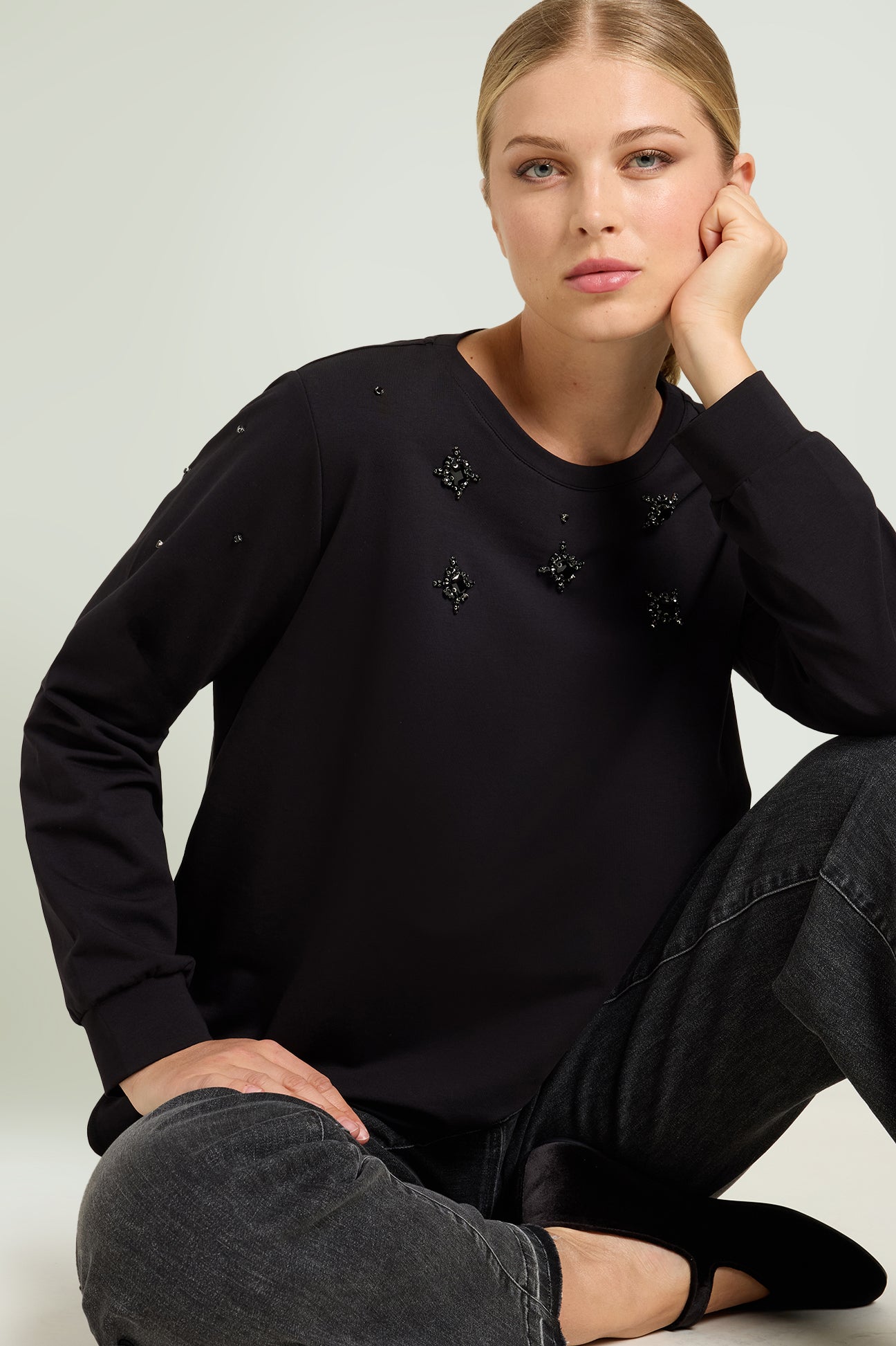 FELPA RICAMATA A MANO