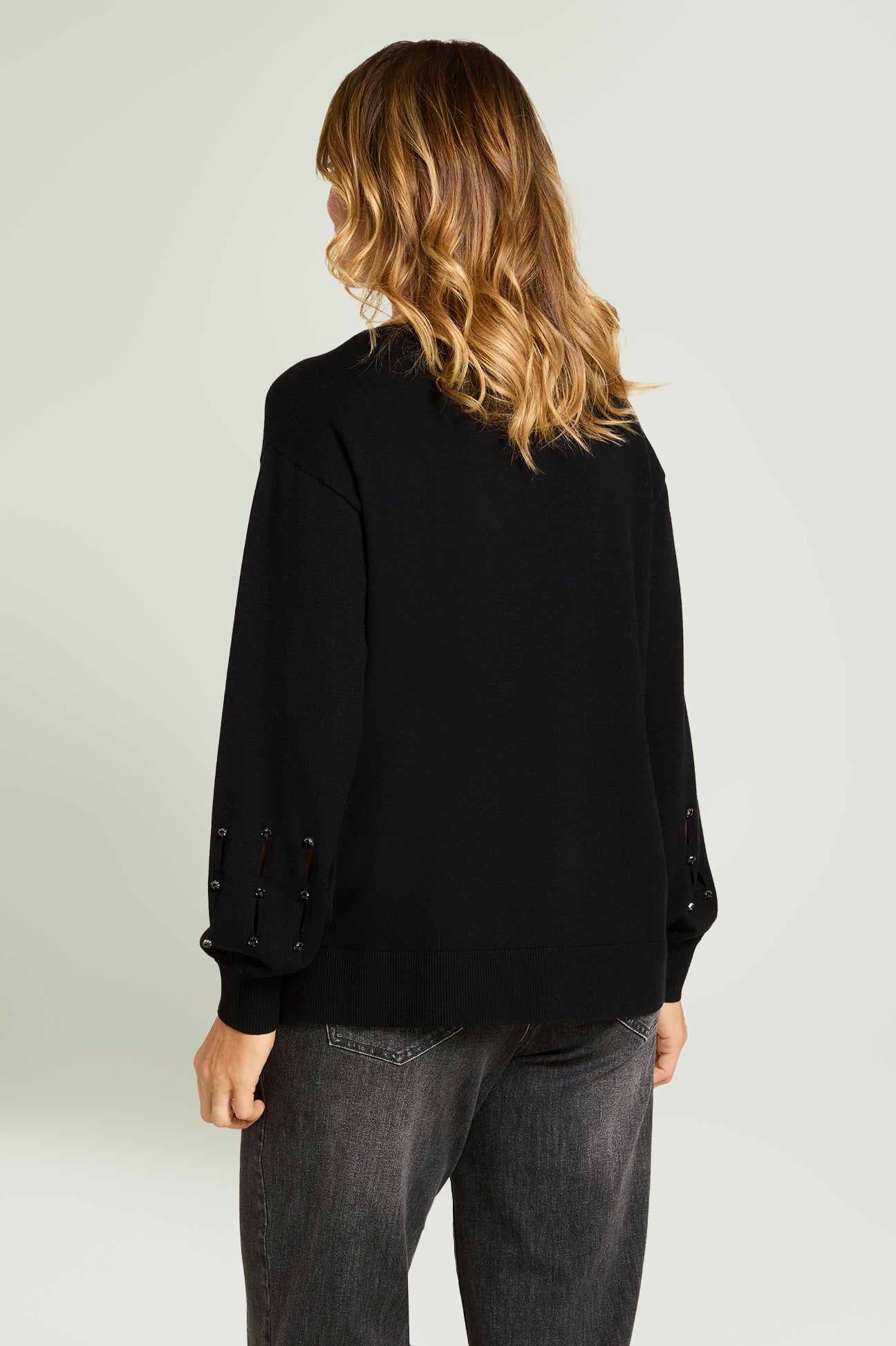 MAGLIA "CUT OUT" RICAMATA A MANO