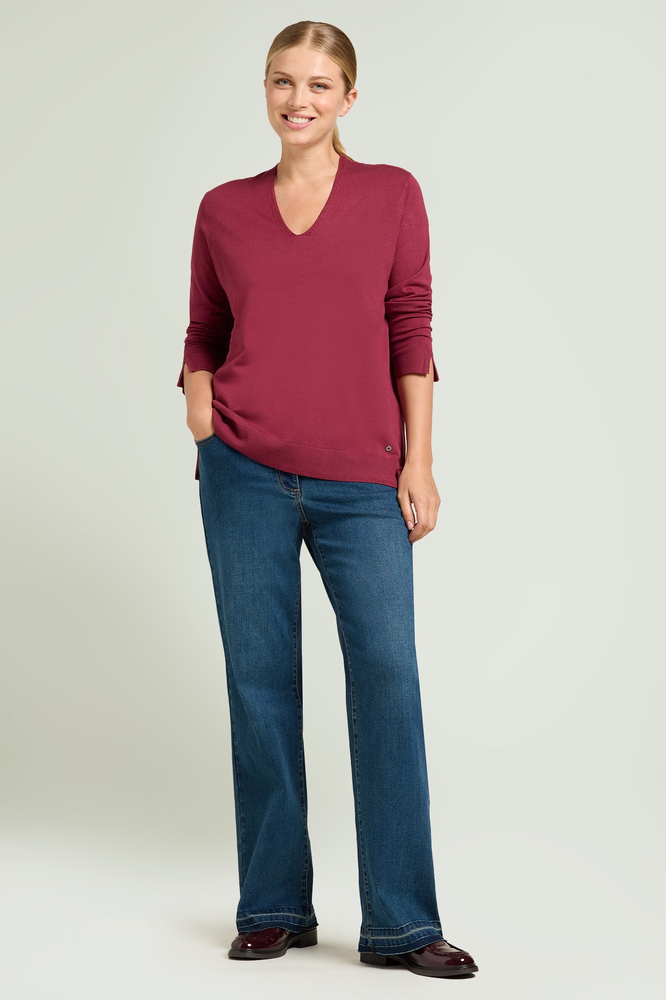 MAGLIA CON SCOLLO A "V" IN VISCOSA COMFORT