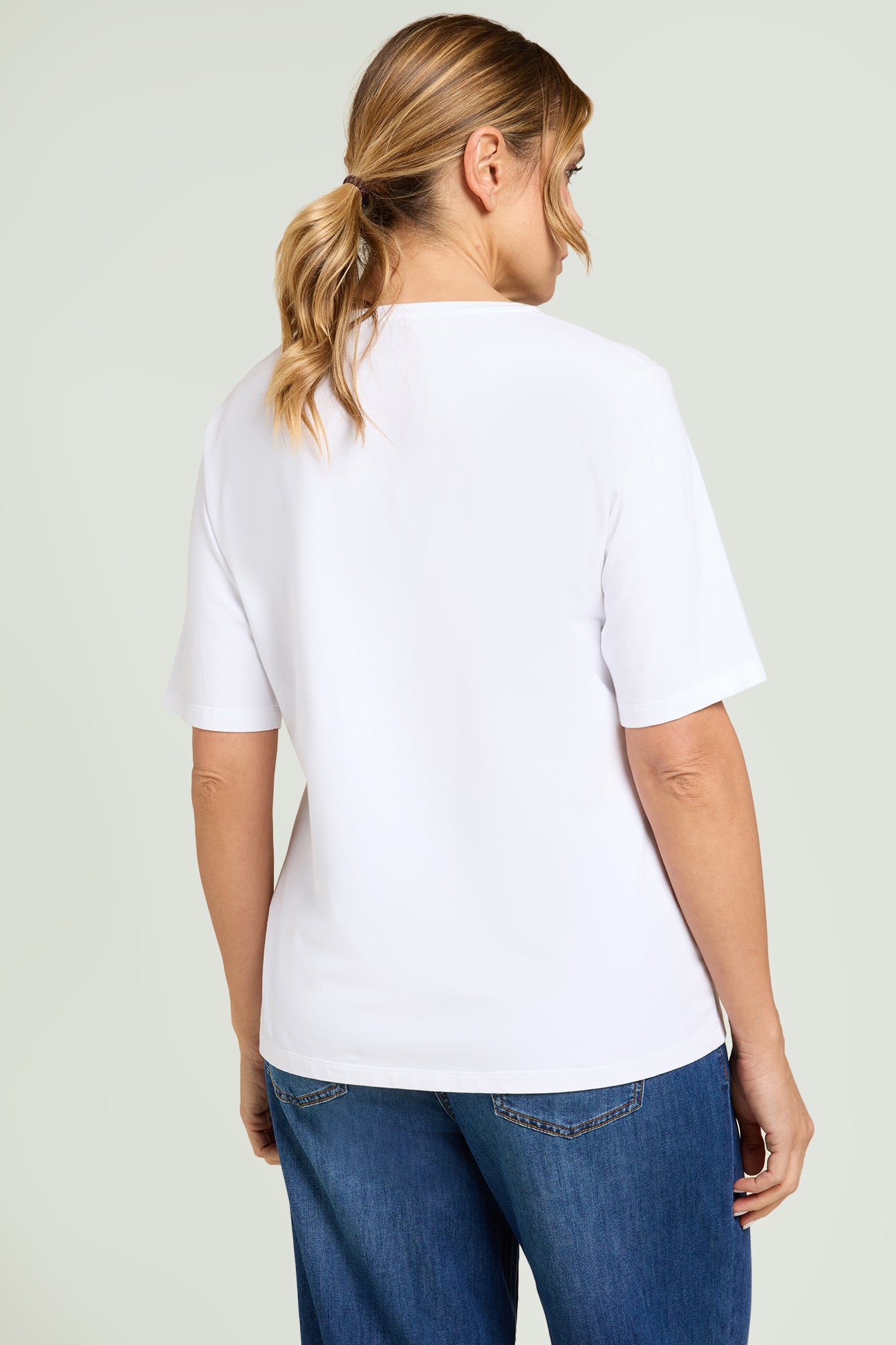 T-SHIRT STAMPATA CON CASTONI E STRASS