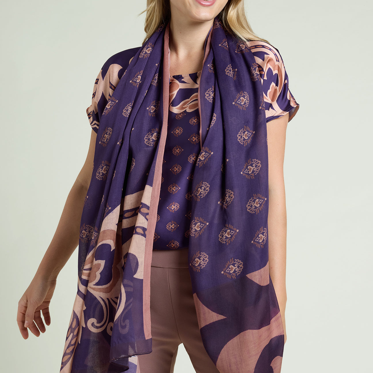 SCIARPA-FOULARD CON STAMPA DECO'