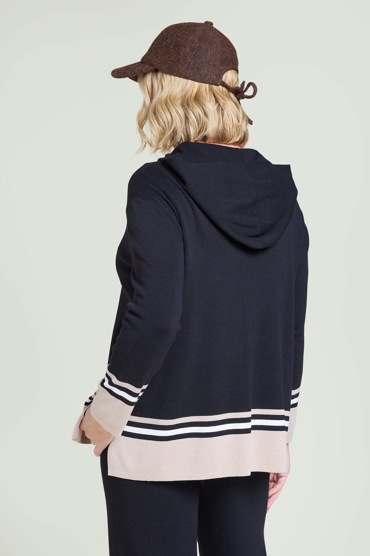 CARDIGAN CON ZIP E CAPPUCCIO