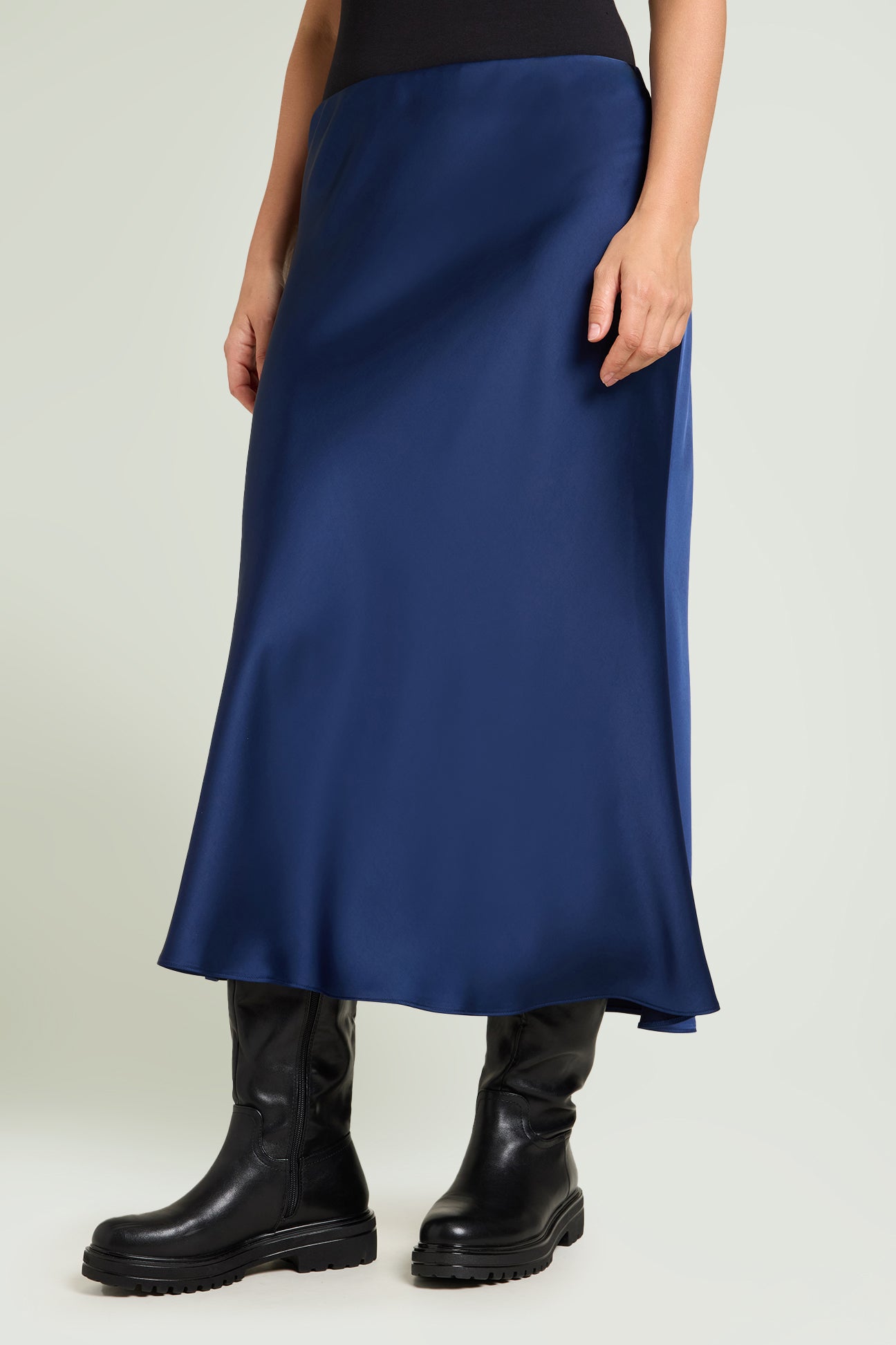 GONNA LUNGA IN SATIN