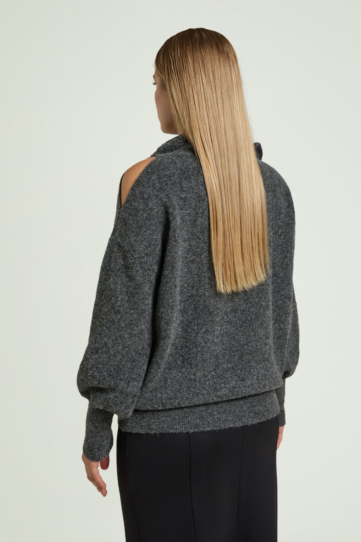 MAGLIA CUT-OFF CON SPILLA IN VELLUTO