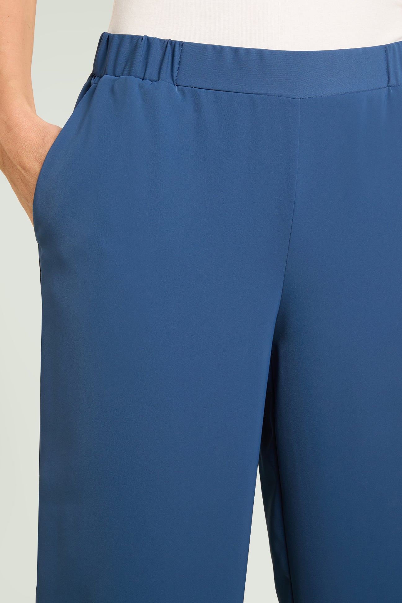 PANTALONI PULL-ON CROPPED IN SILKY TOUCH
