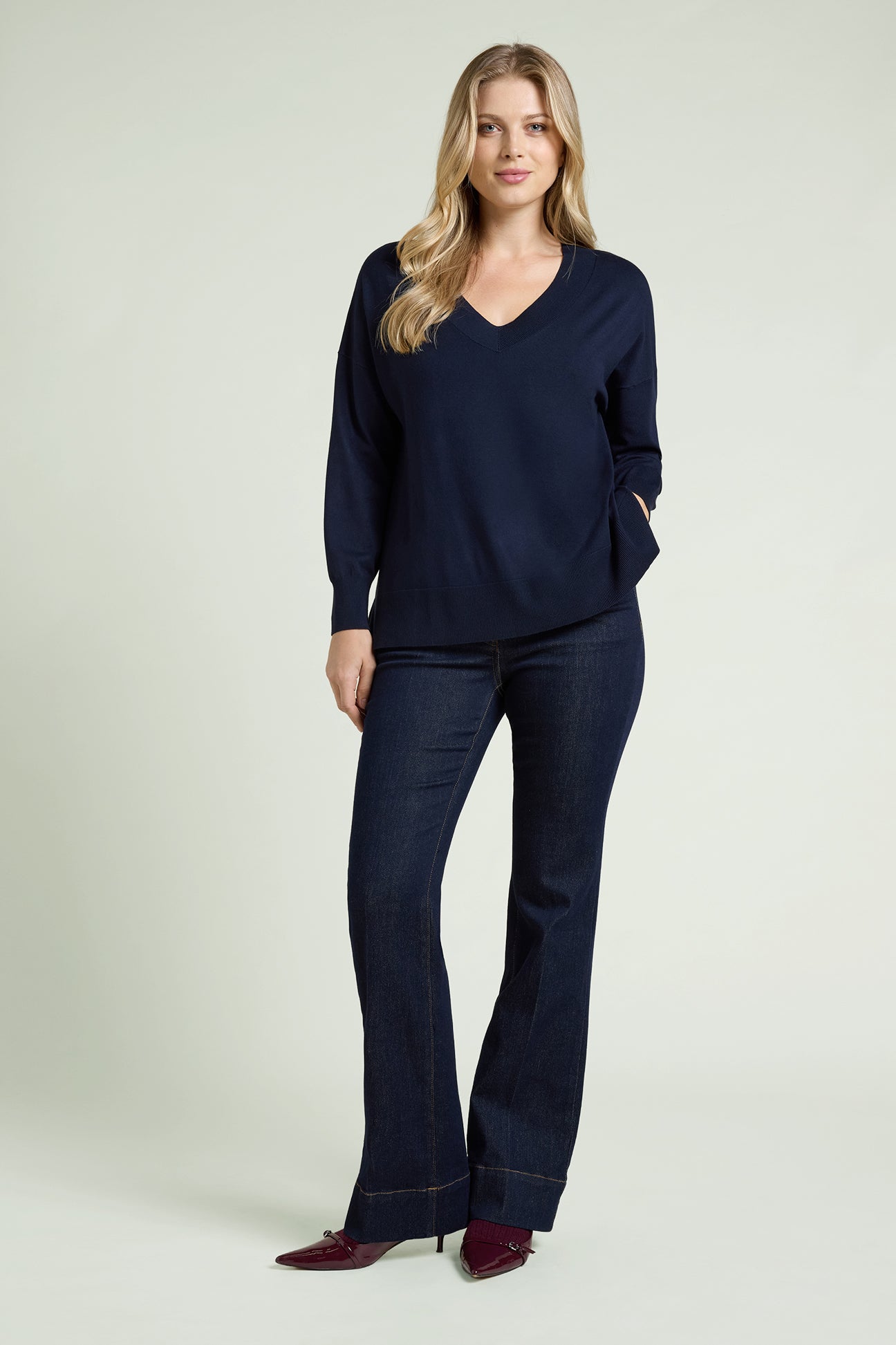 MAGLIA IN VISCOSA COMFORT CON SCOLLO A "V"